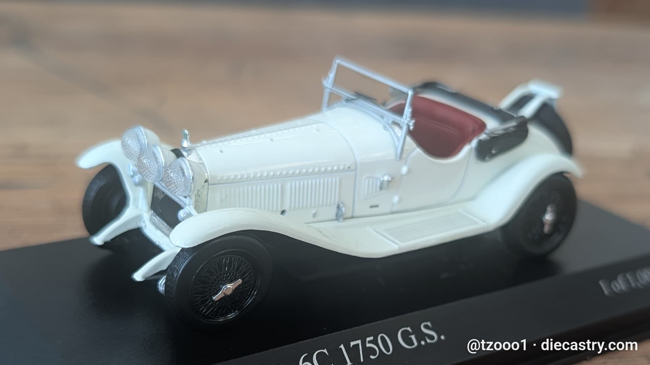1930 Alfa Romeo 6C 1750 G.S. 1:43 scale diecast model by Minichamps in Bianco