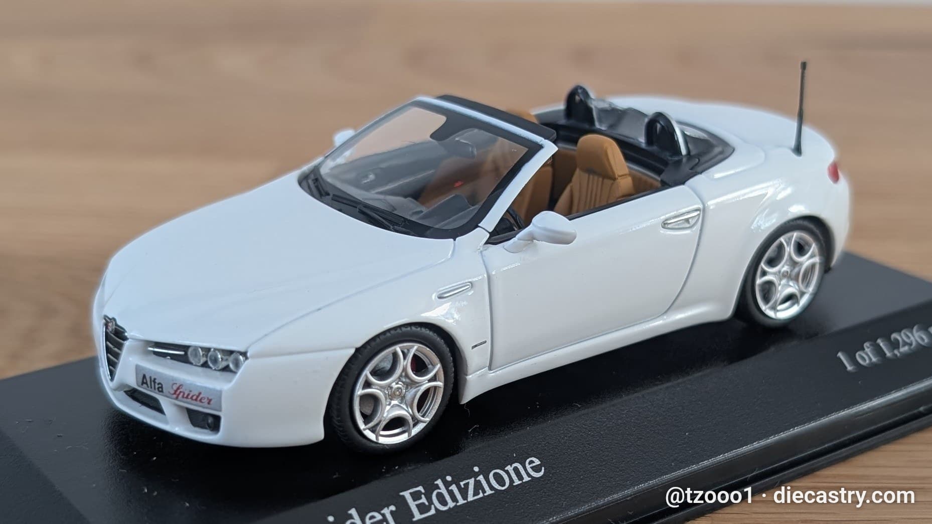2008 Alfa Romeo Spider Edizione 1:43 scale diecast model by Minichamps in Bianco Ghiaccio