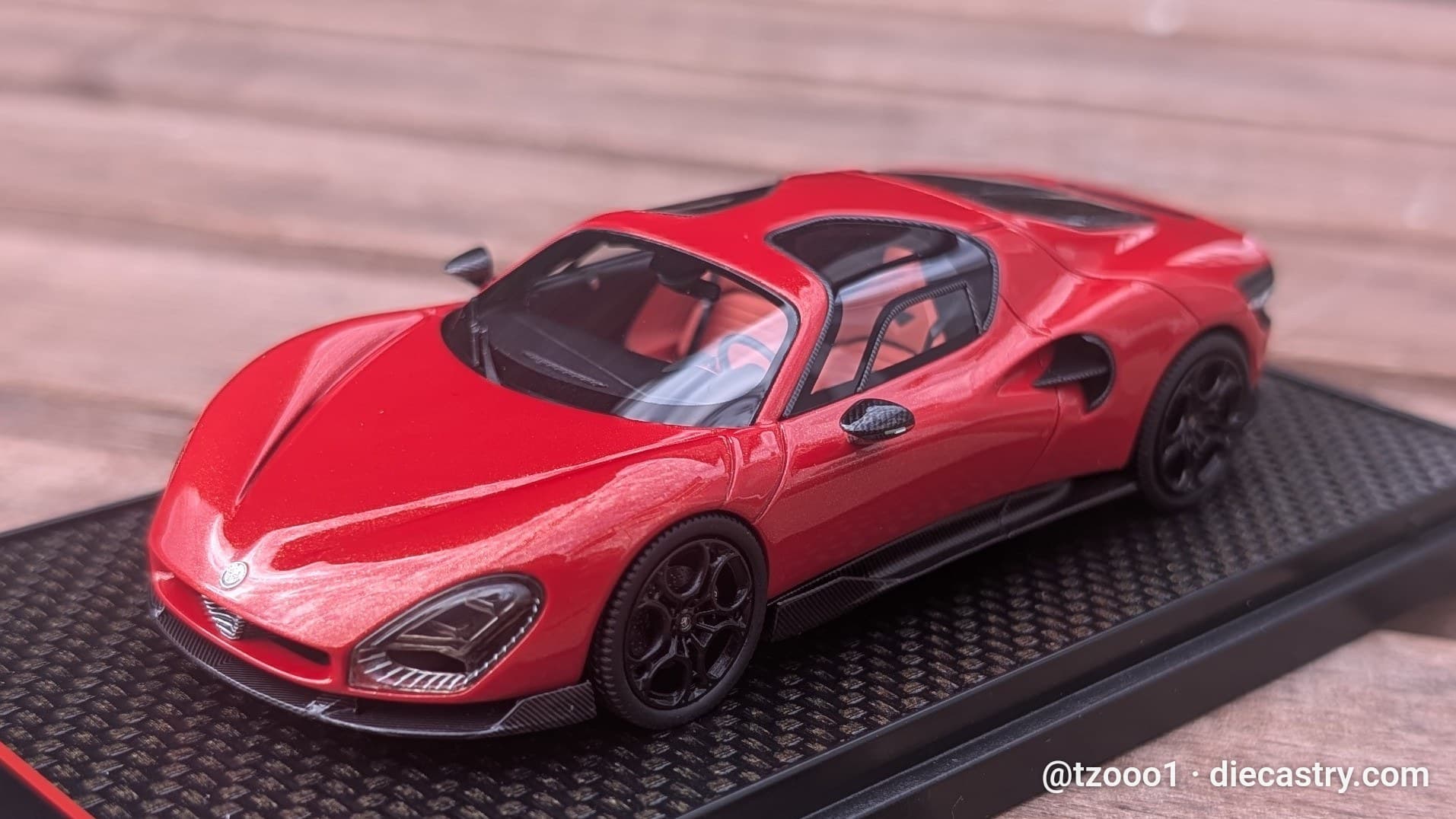 Alfa Romeo 33 Stradale 1:43 scale diecast model