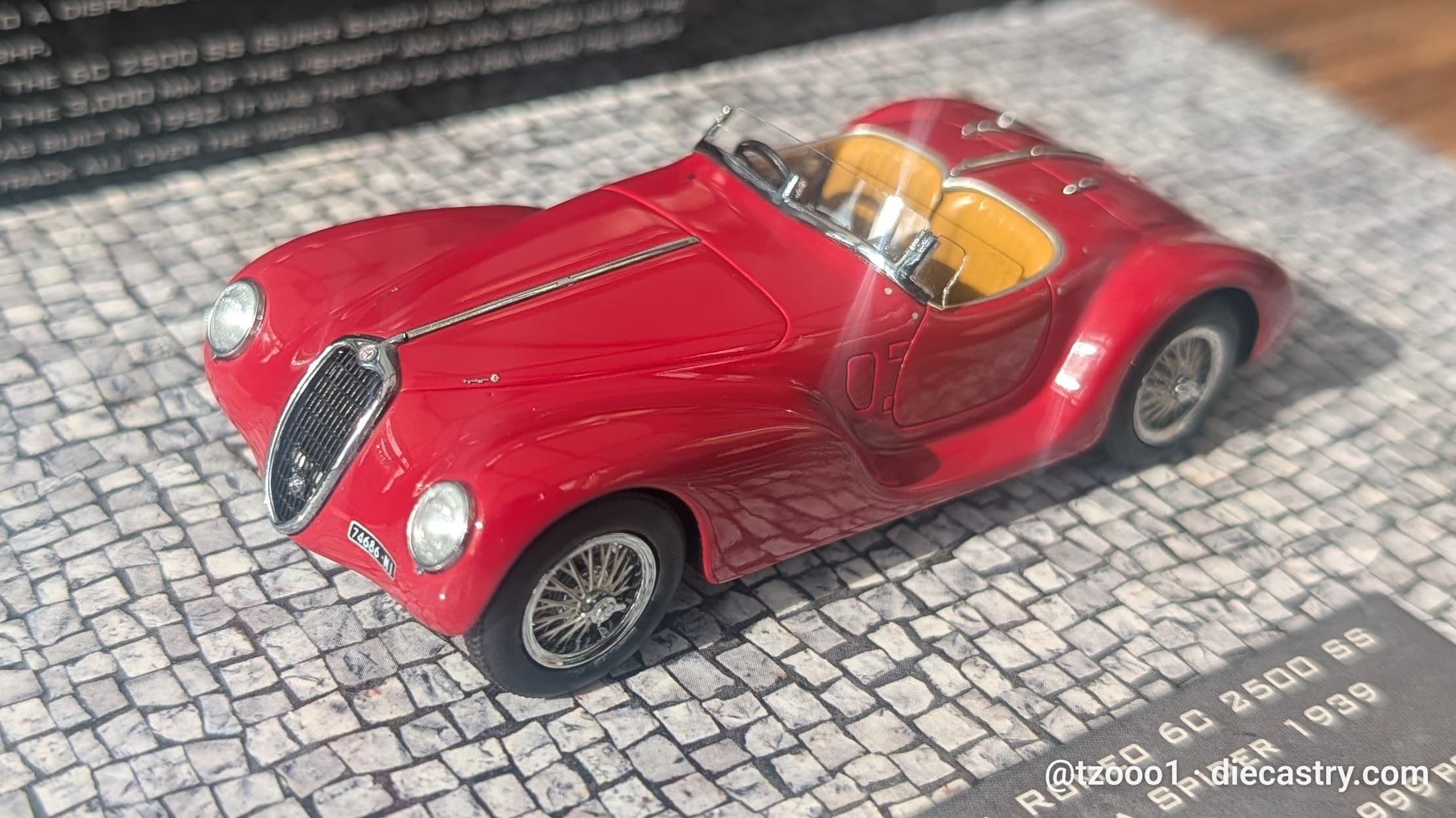 1939 Alfa Romeo 6C 2500 SS Corsa Spider 1:43 scale diecast model by Minichamps
