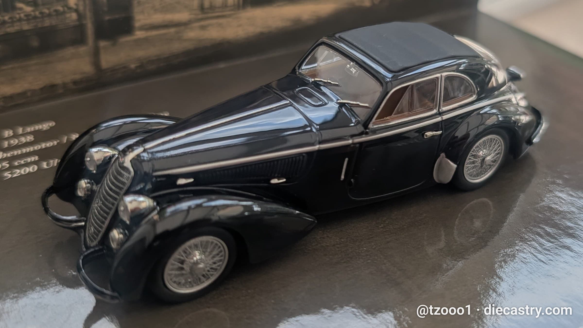 1938 Alfa Romeo 8C 2900 B Lungo 1:43 scale diecast model by Minichamps