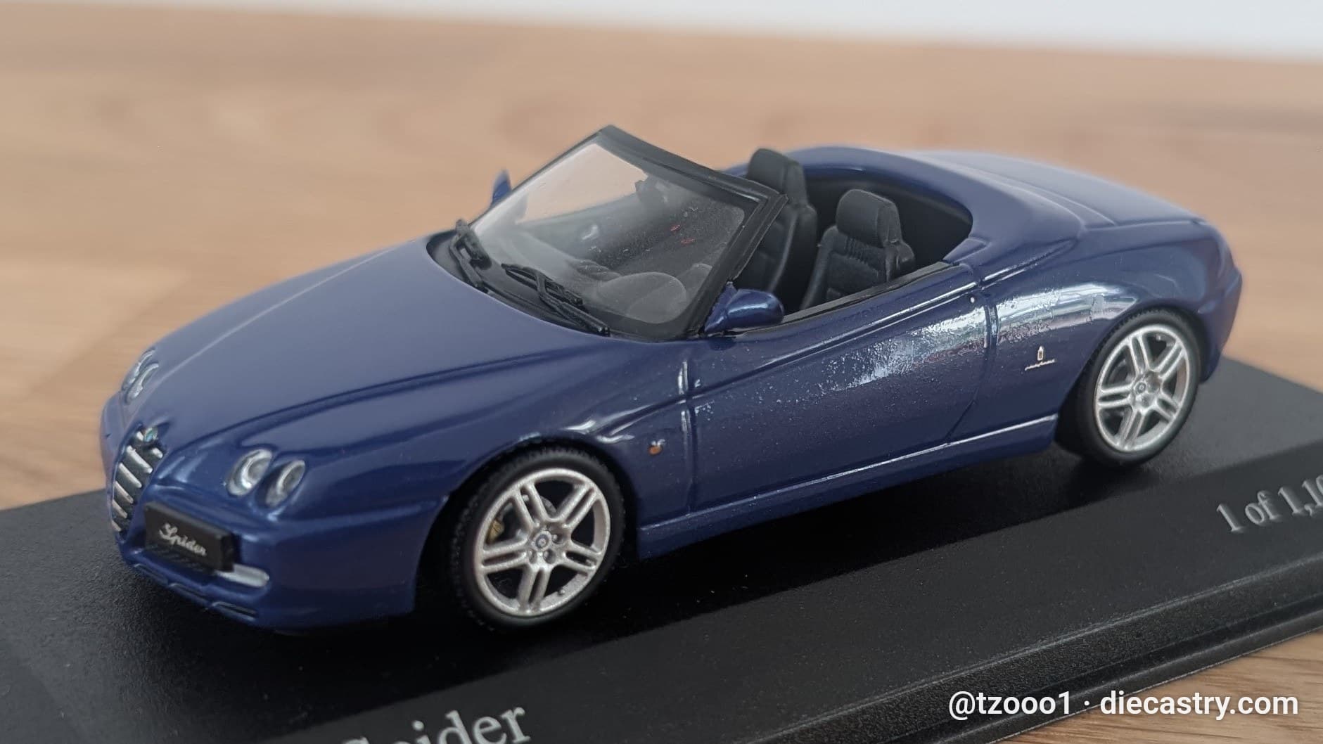 2003 Alfa Romeo Spider 1:43 scale diecast model by Minichamps in Blu Lightning / blue metallic