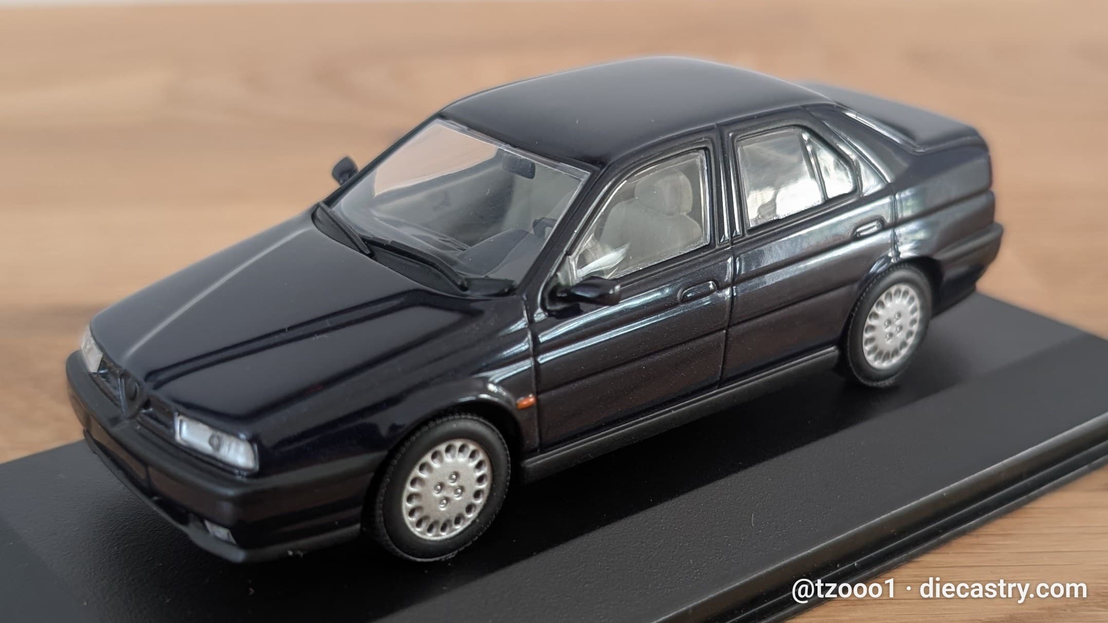1992 Alfa Romeo 155 1:43 scale diecast model by Minichamps
