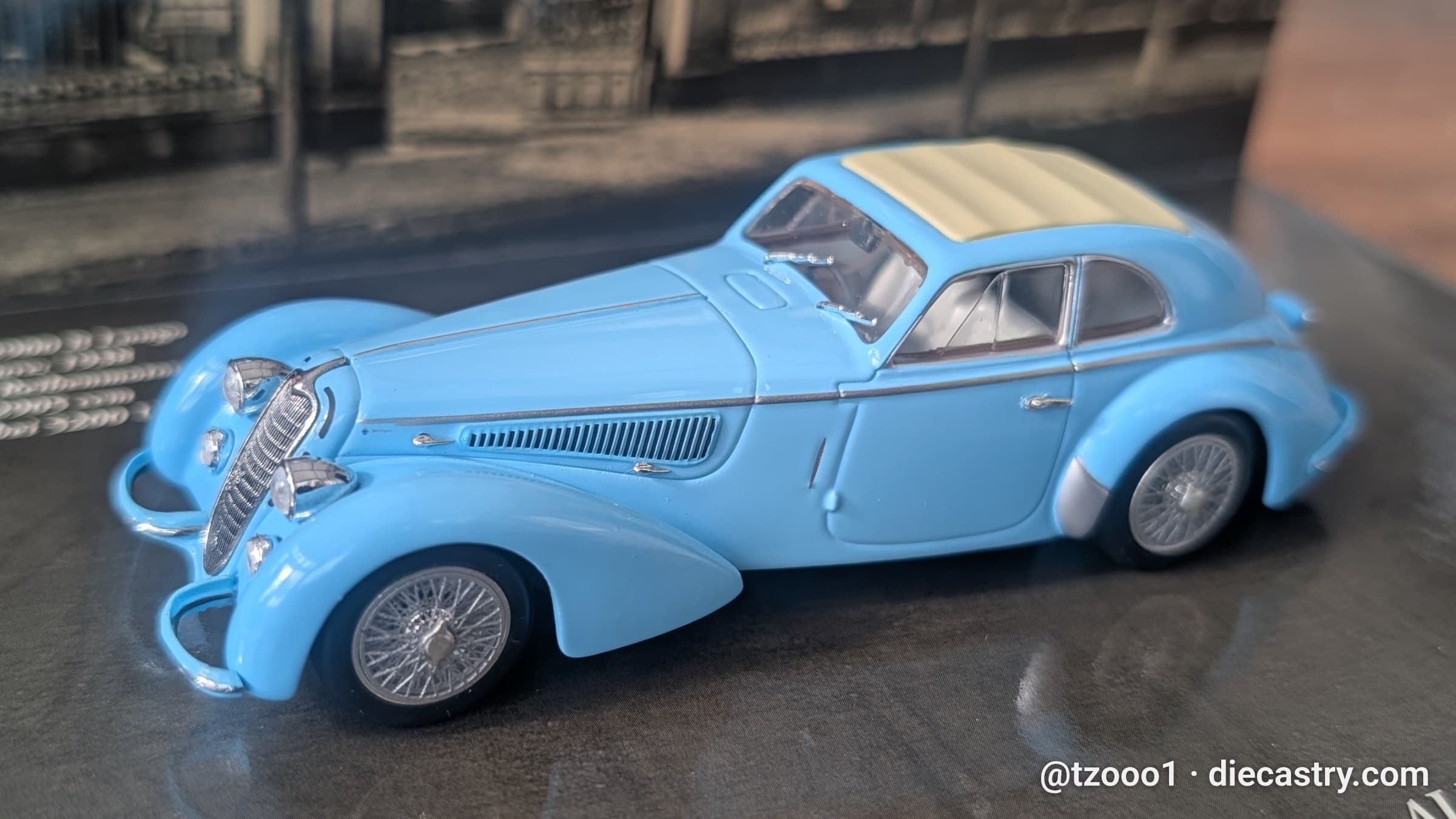1938 Alfa Romeo 8C 2900 B Lungo 1:43 scale diecast model by Minichamps in Light Blue