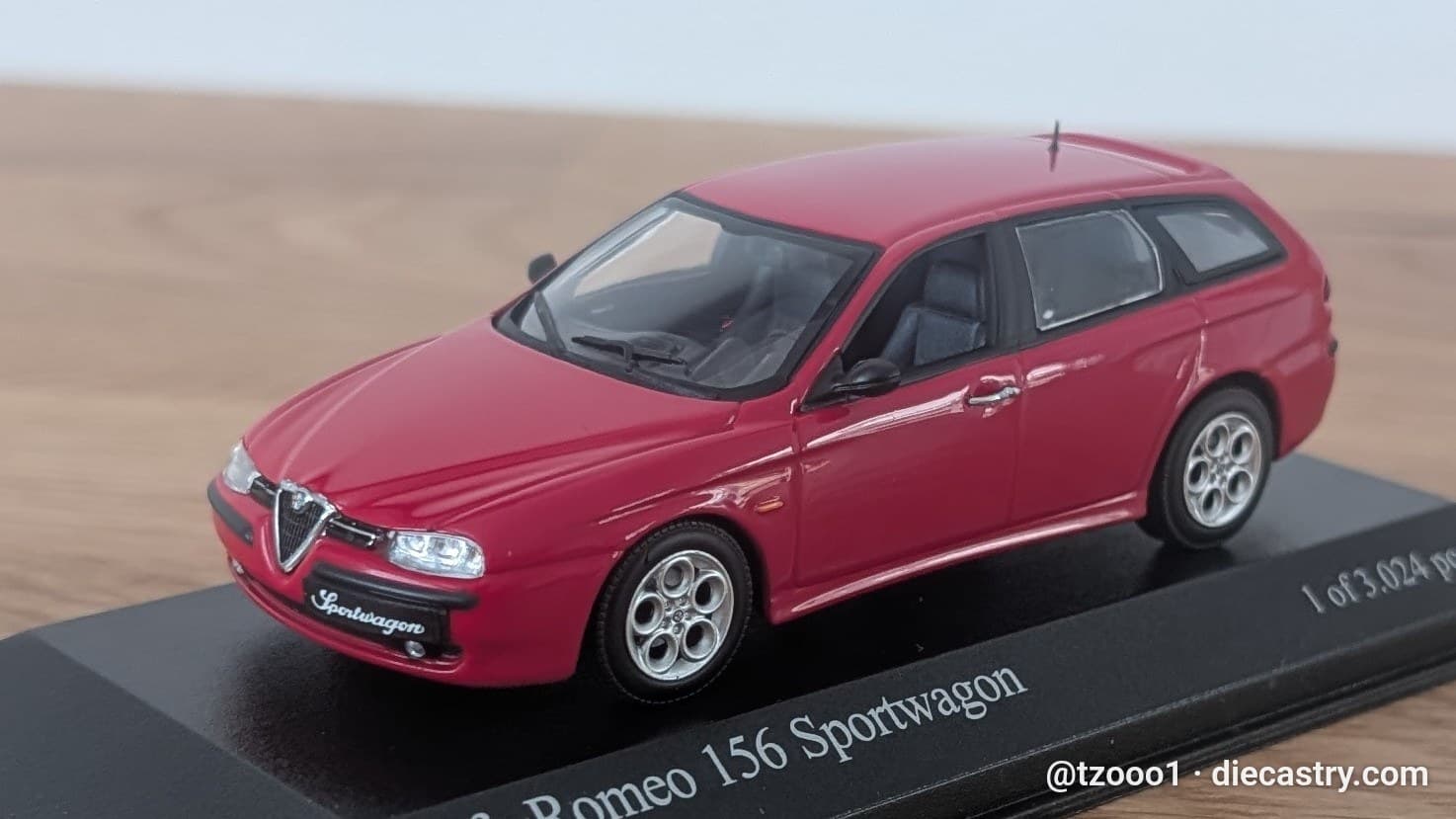 2001 Alfa Romeo 156 Sportwagon 1:43 scale diecast model by Minichamps in Rosso Alfa