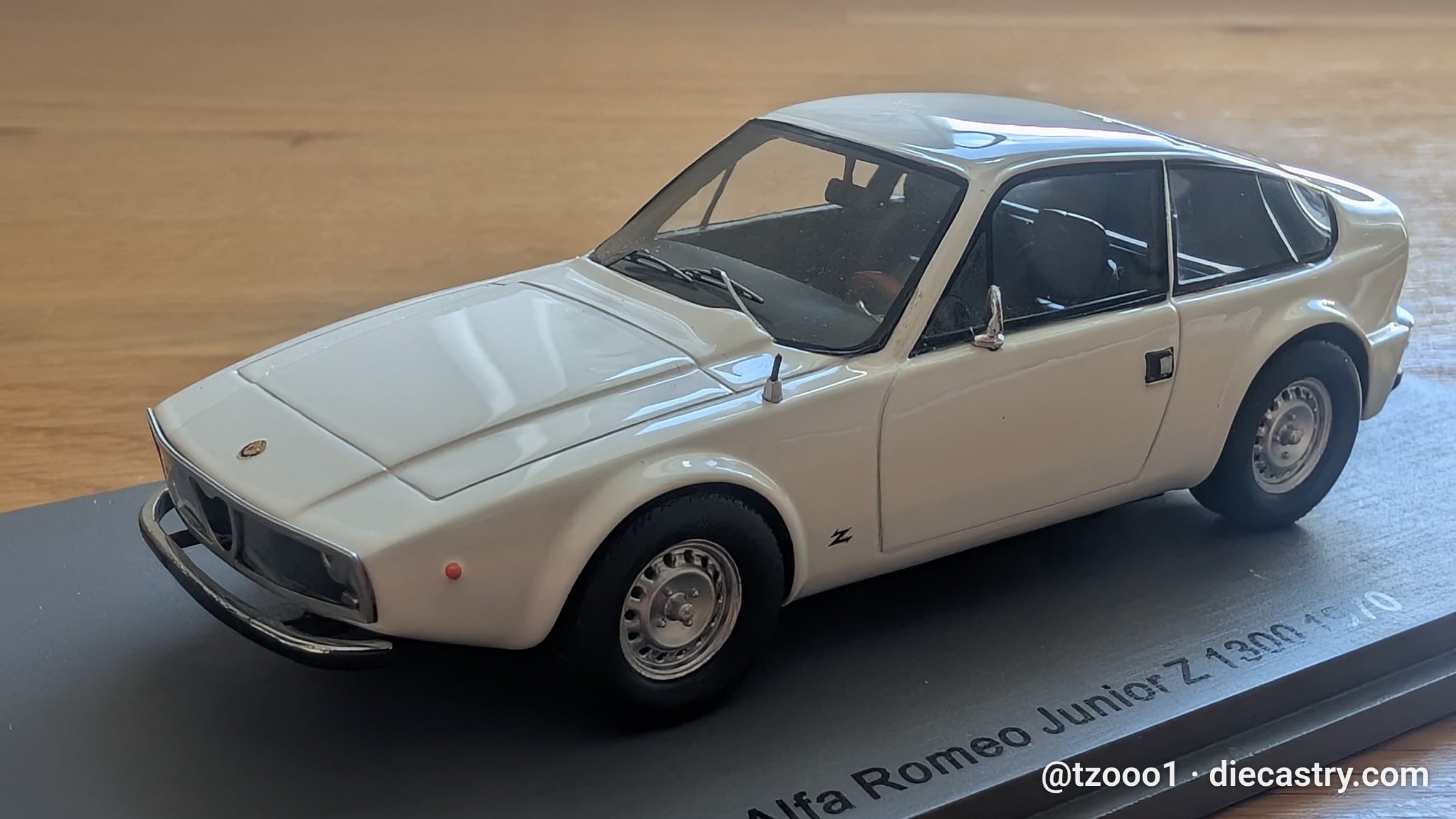 1970 Alfa Romeo JUNIOR Z 1300 1:43 scale diecast model by SPARK Models