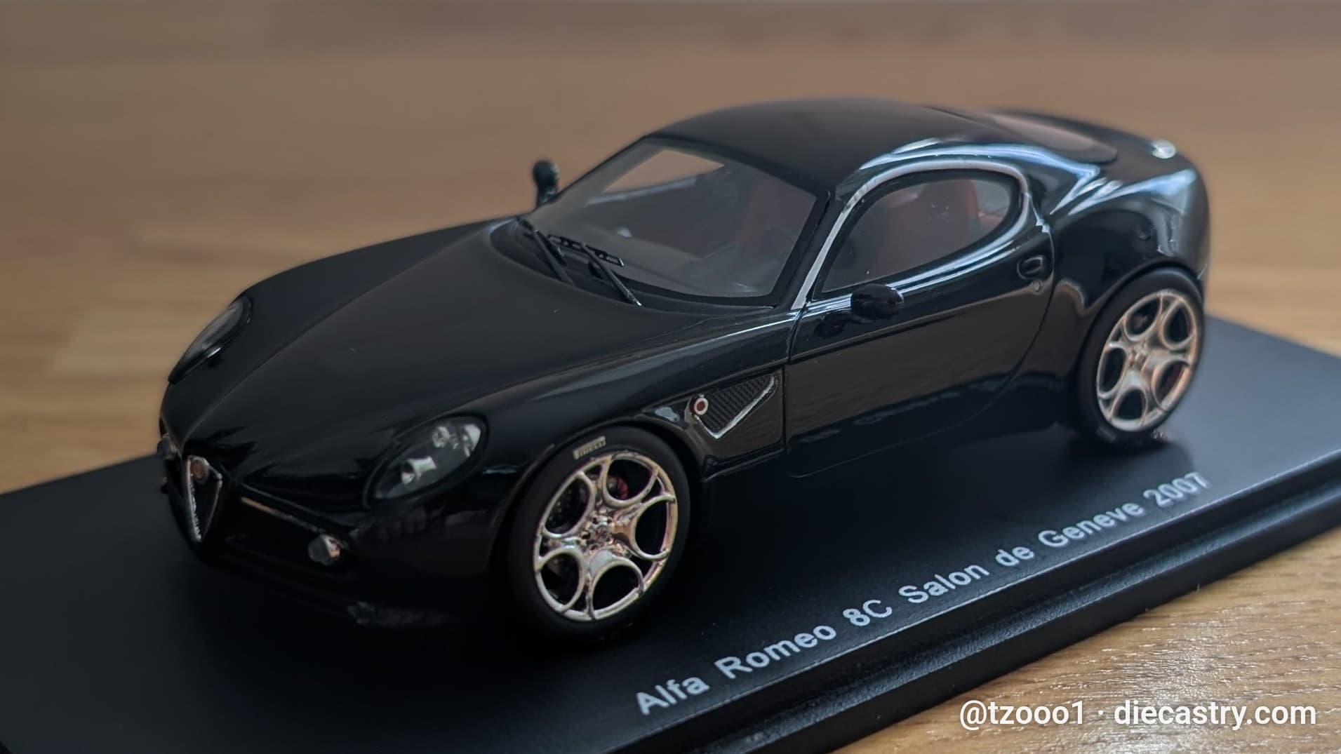 2007 Alfa Romeo 8C 1:43 scale diecast model by SPARK Models