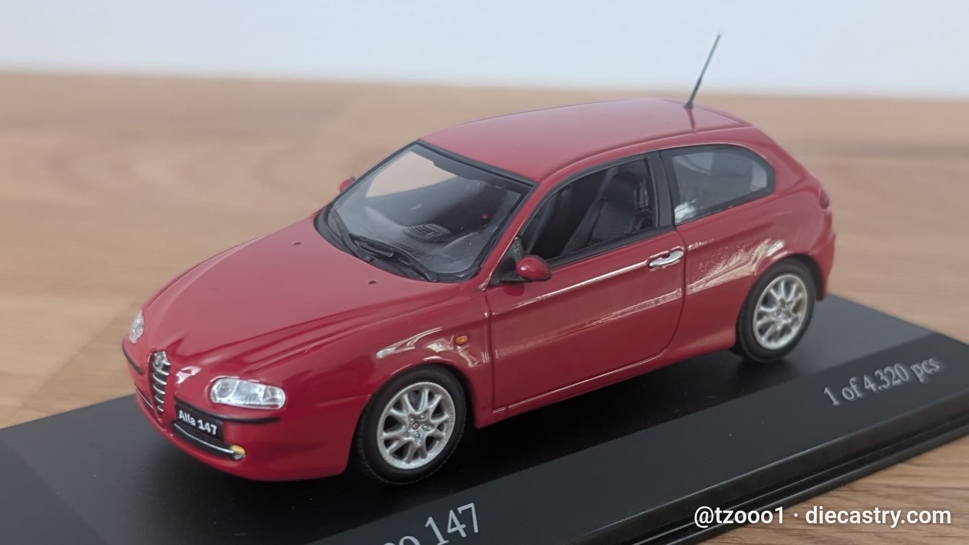 2001 Alfa Romeo 147 1:43 scale diecast model by Minichamps in Rosso Alfa