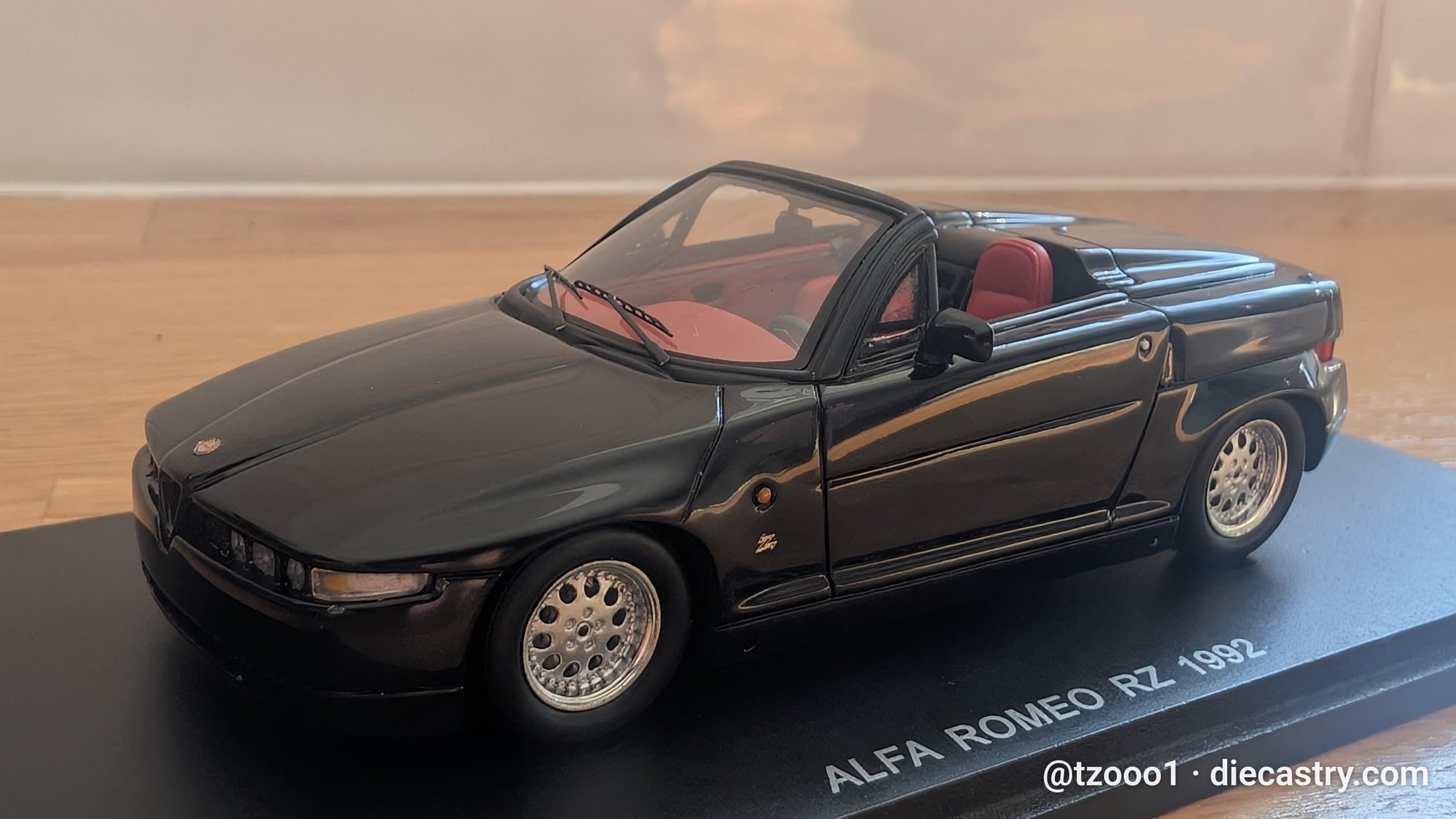 1992 Alfa Romeo RZ Spyder 1:43 scale diecast model by SPARK Models