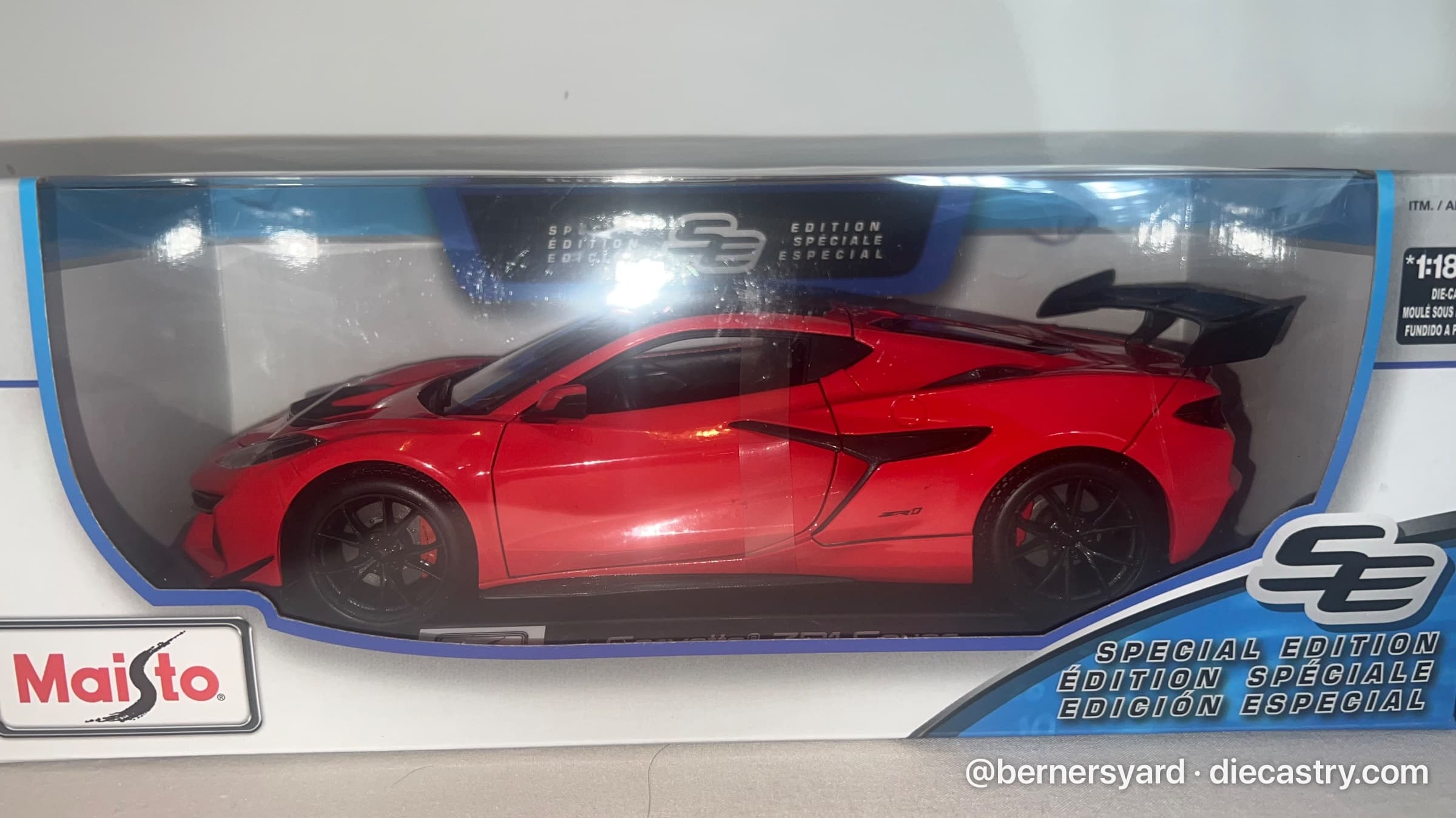 Chevrolet ZR1 Coupe 1:18 scale diecast model by Maisto