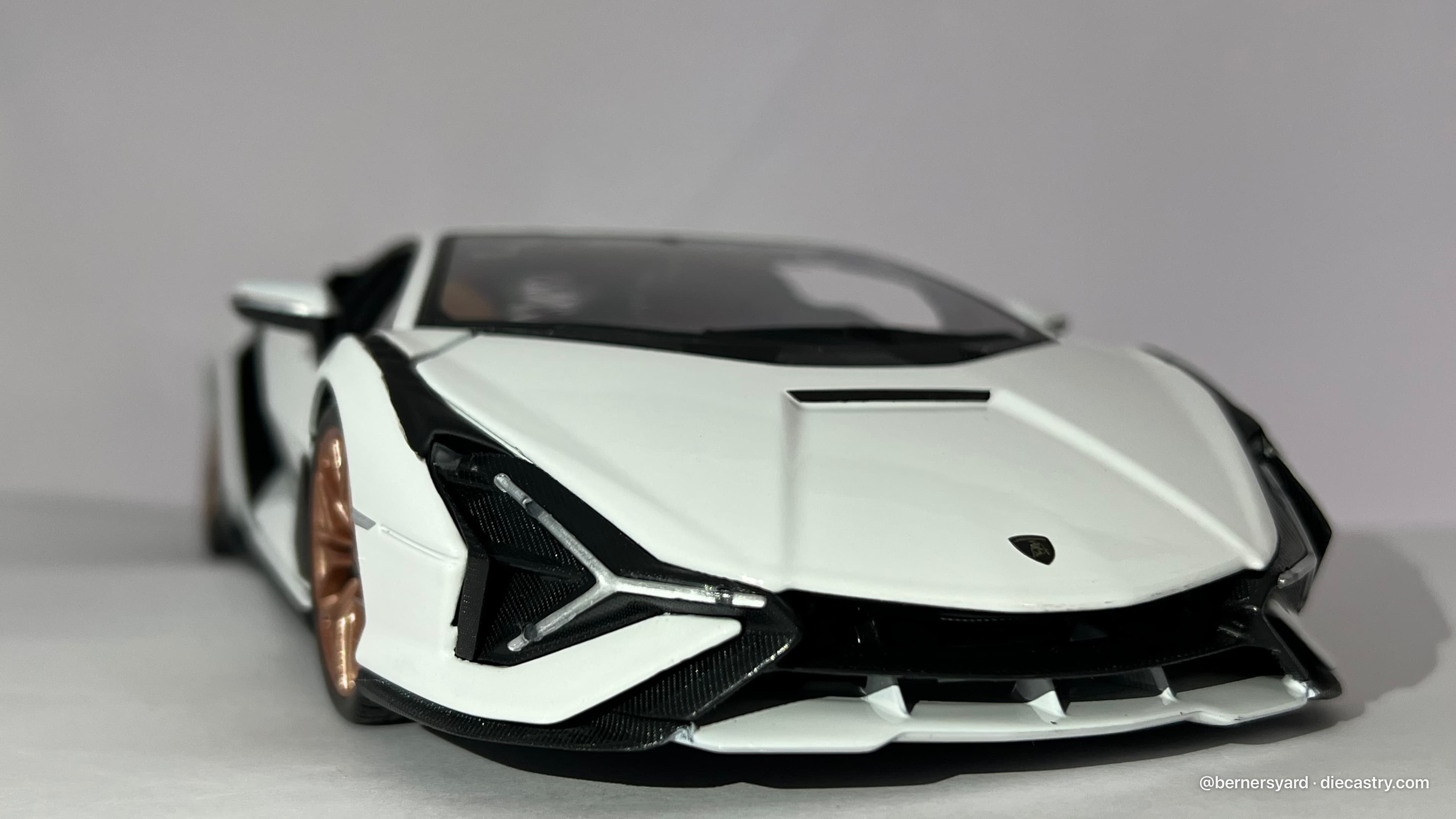 Lamborghini Sian FKP 37 1:18 scale diecast model
