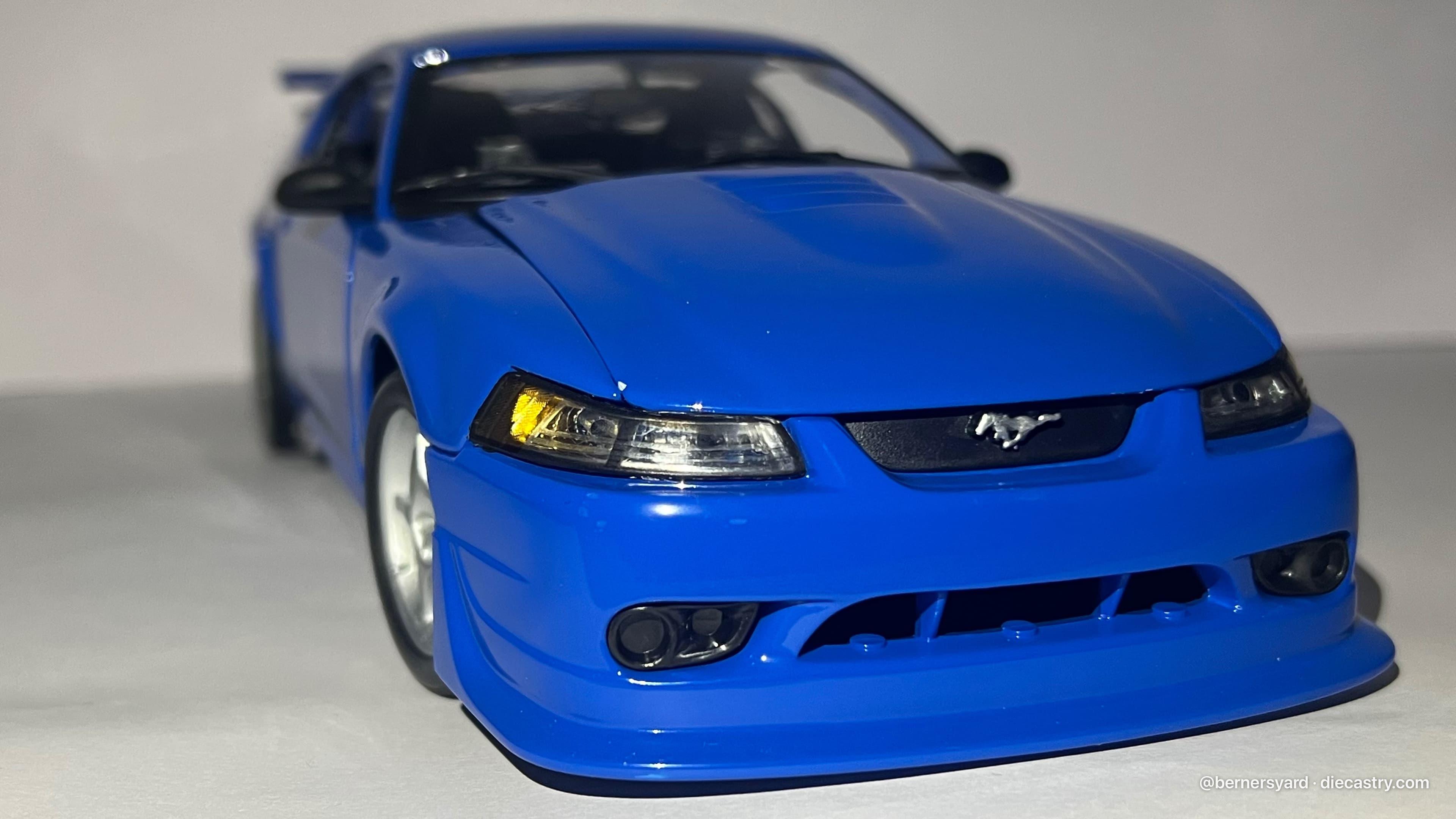 Ford SVT Cobra 1:18 scale diecast model by Maisto