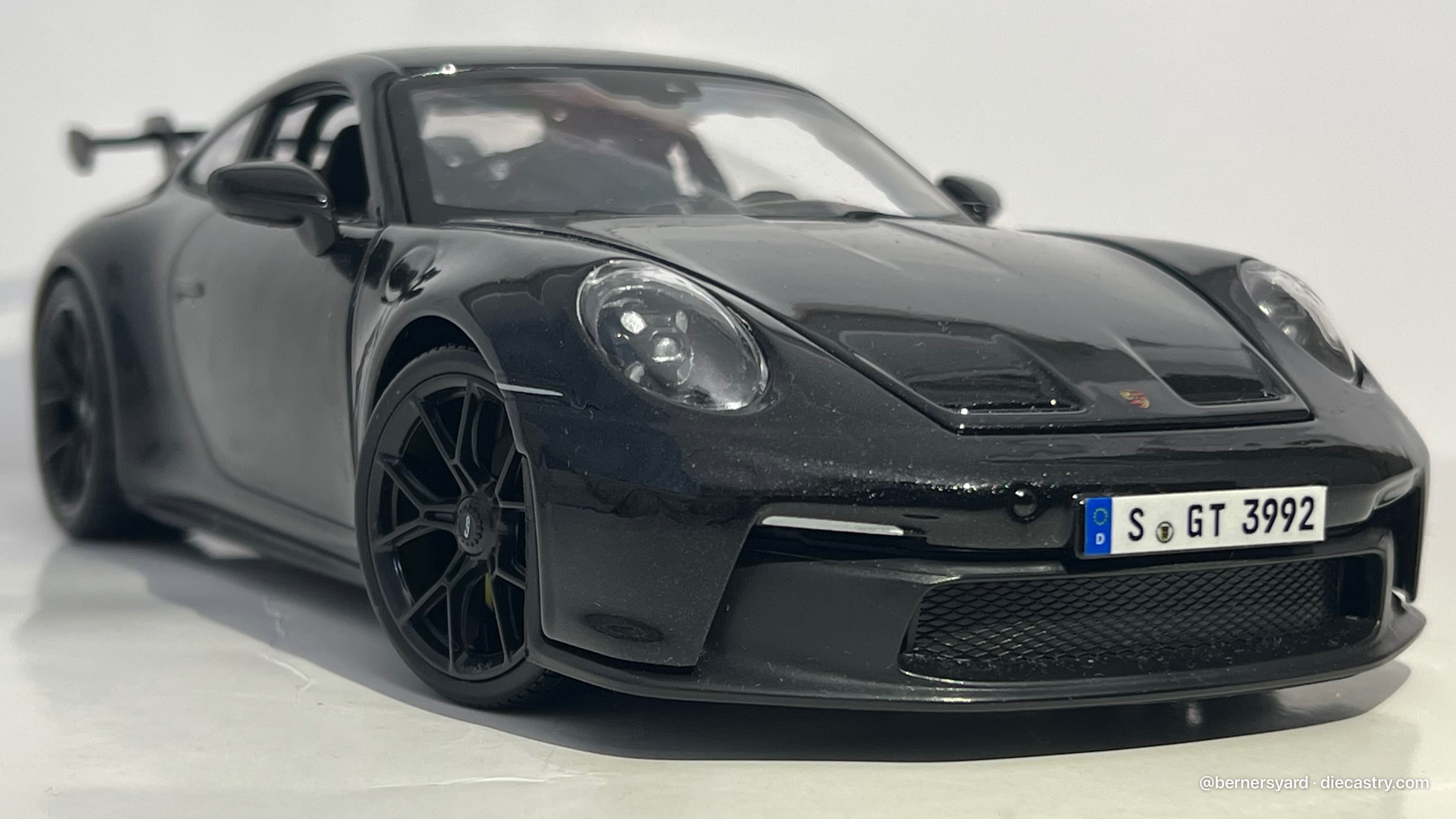 2022 Porsche 911GT3 1:18 scale diecast model by Maisto in Pearl Black