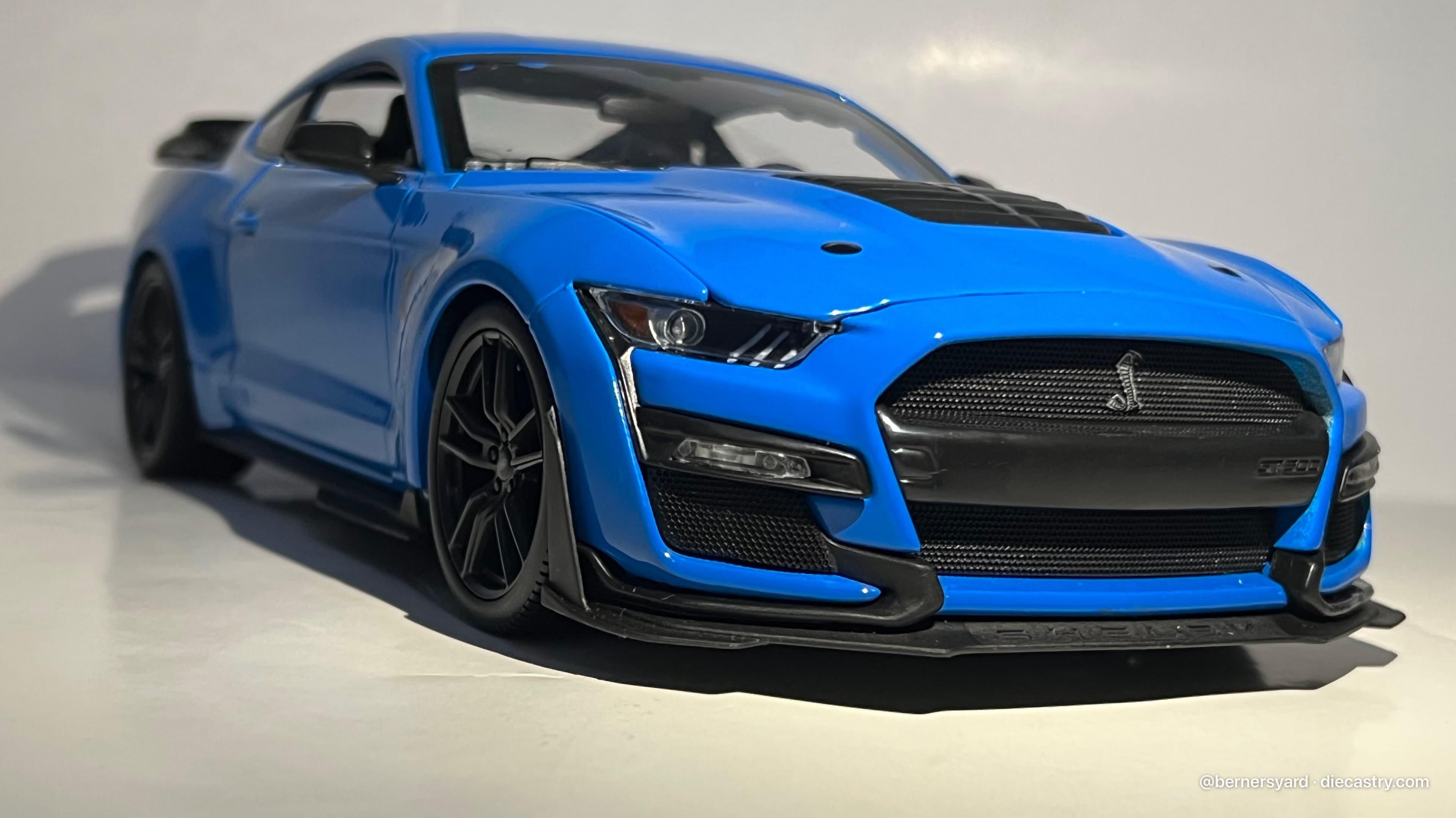 2020 Ford Mustang Shelby GT500 1:18 scale diecast model by Maisto in Gloss metallic Blue