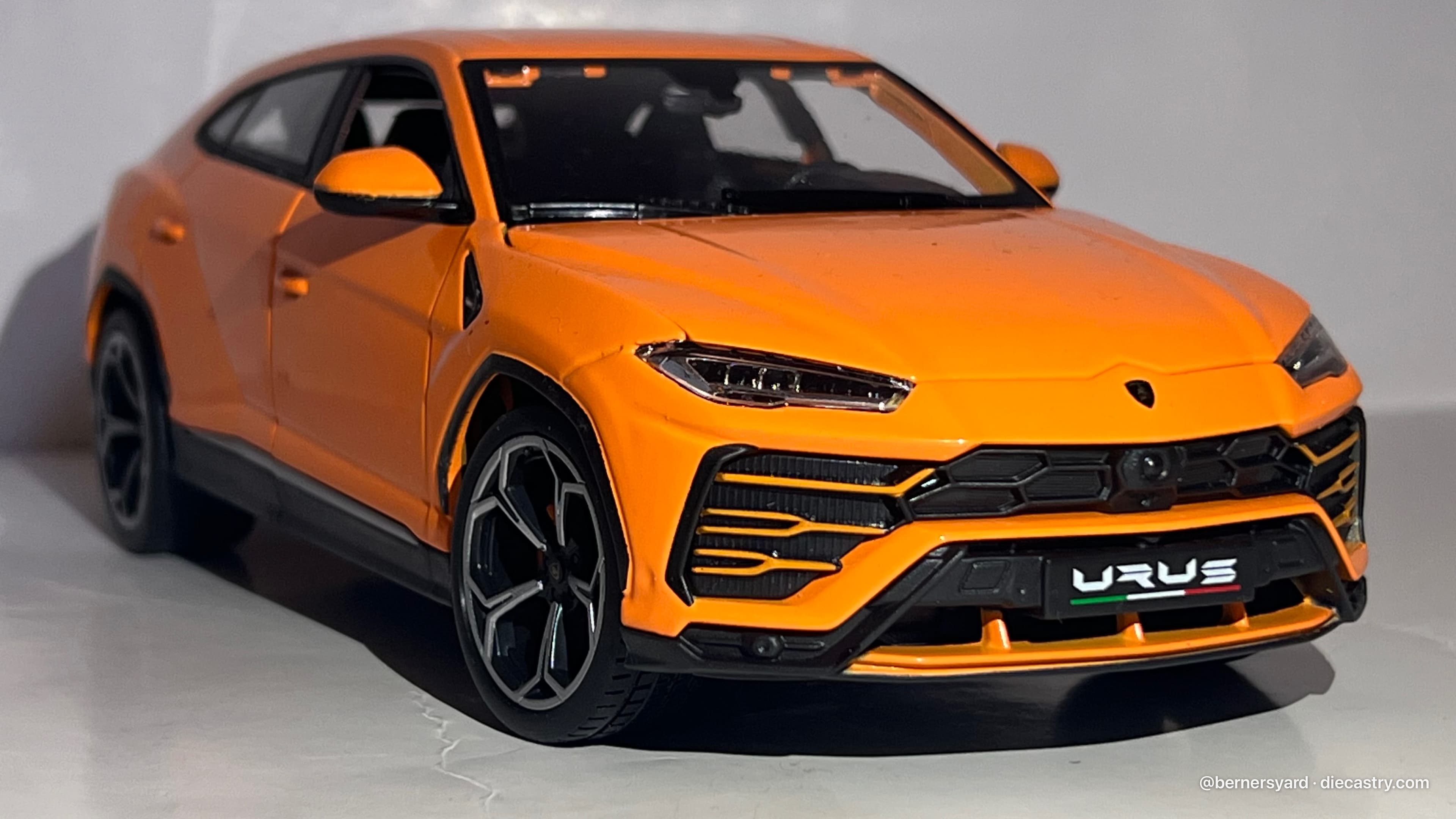 Lamborghini Urus 1:18 scale diecast model