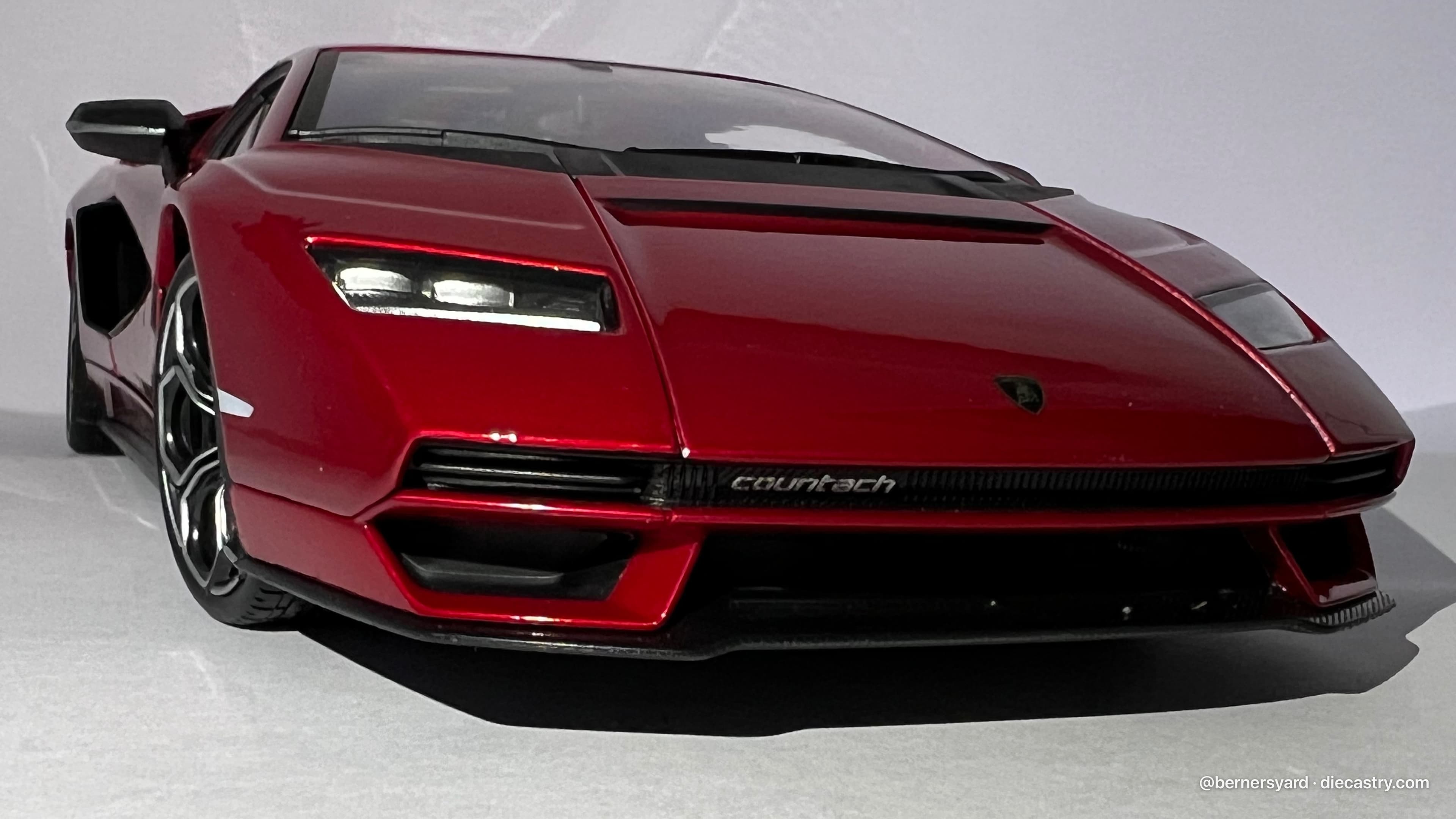 2022 Lamborghini Countach LPI 800-4 1:18 scale diecast model by Maisto in Metallic Red