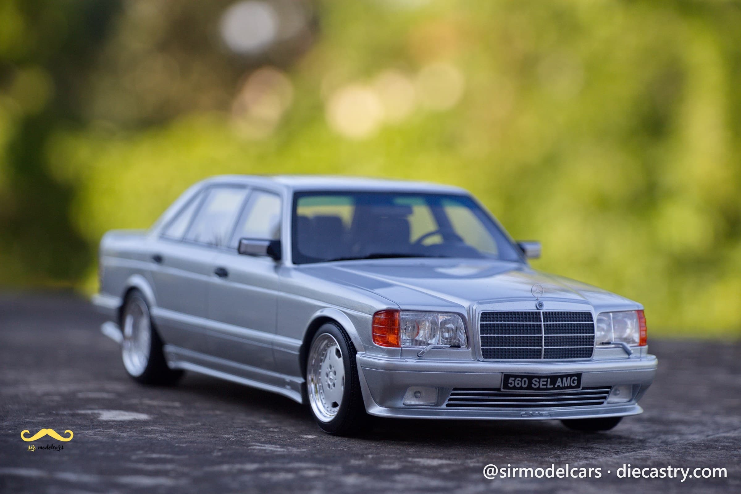 1989 Mercedes-Benz W126 560 6.0 SEL 1:18 scale diecast model by Ottomobile in Brilliant Silver
