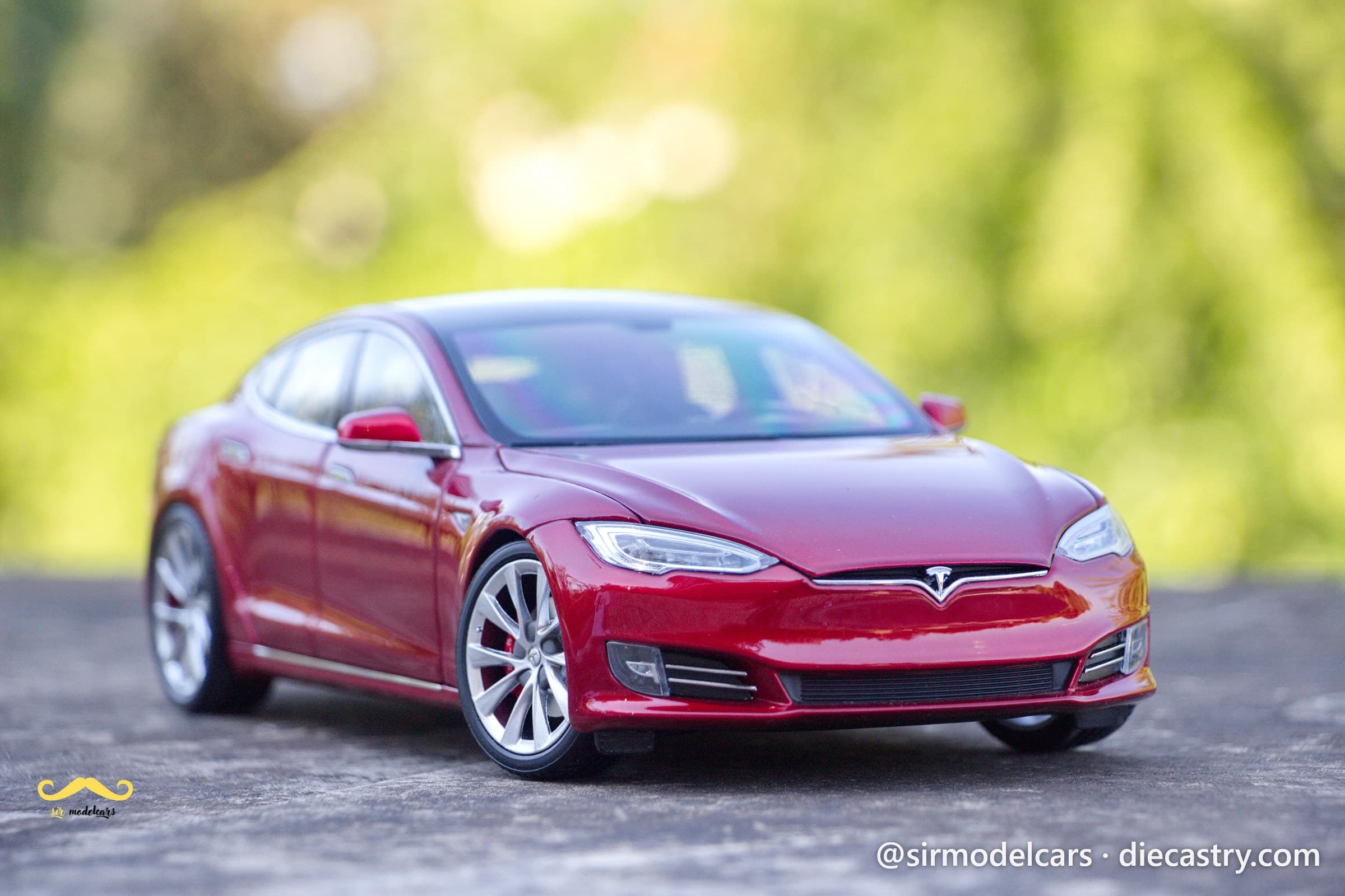 2016 Tesla Model S P100D 1:18 scale diecast model by Tesla in Red