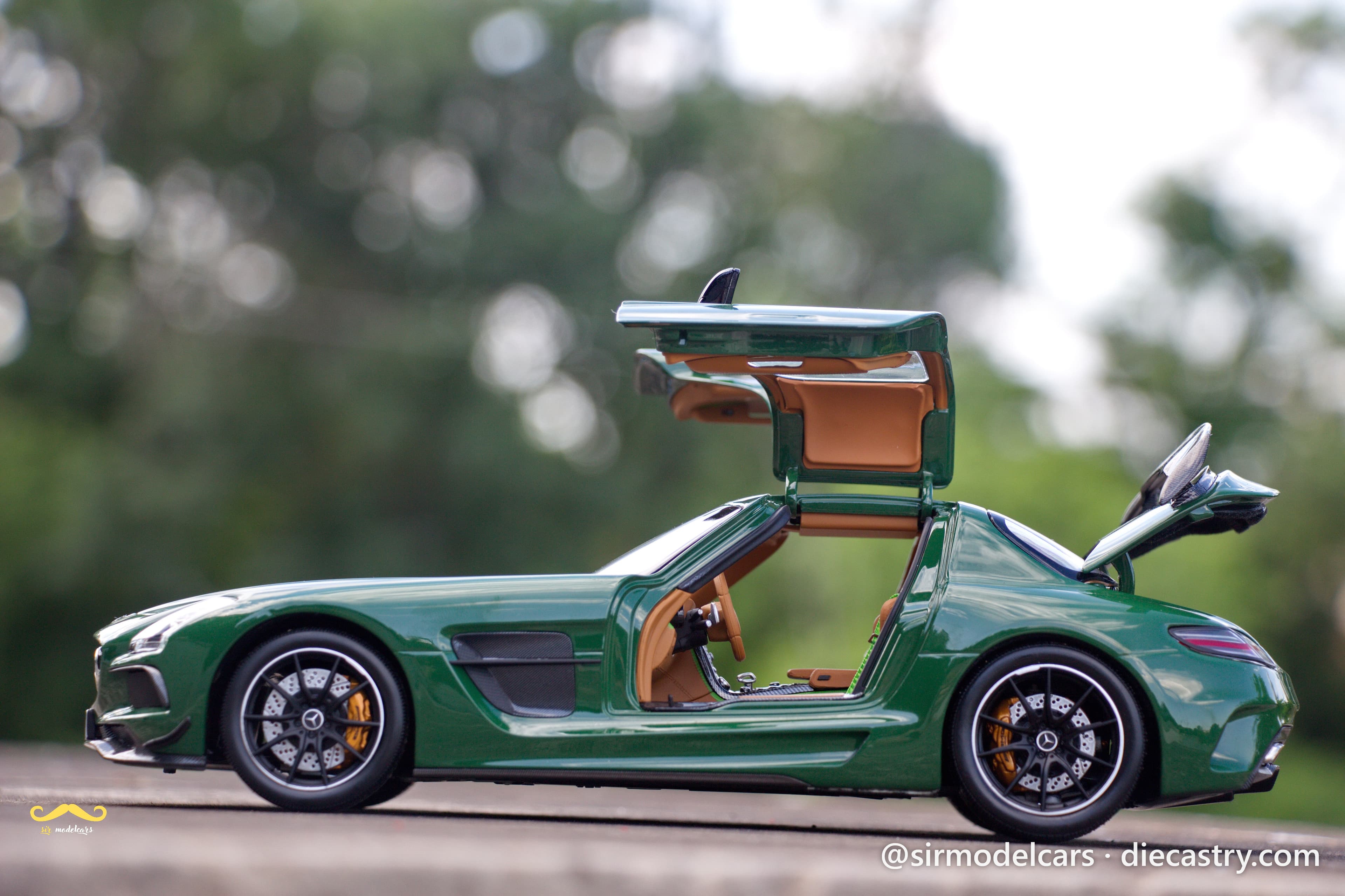 2014 Mercedes SLS Black Series Irish Green 1:18 scale diecast model by Minichamps in Irish Green