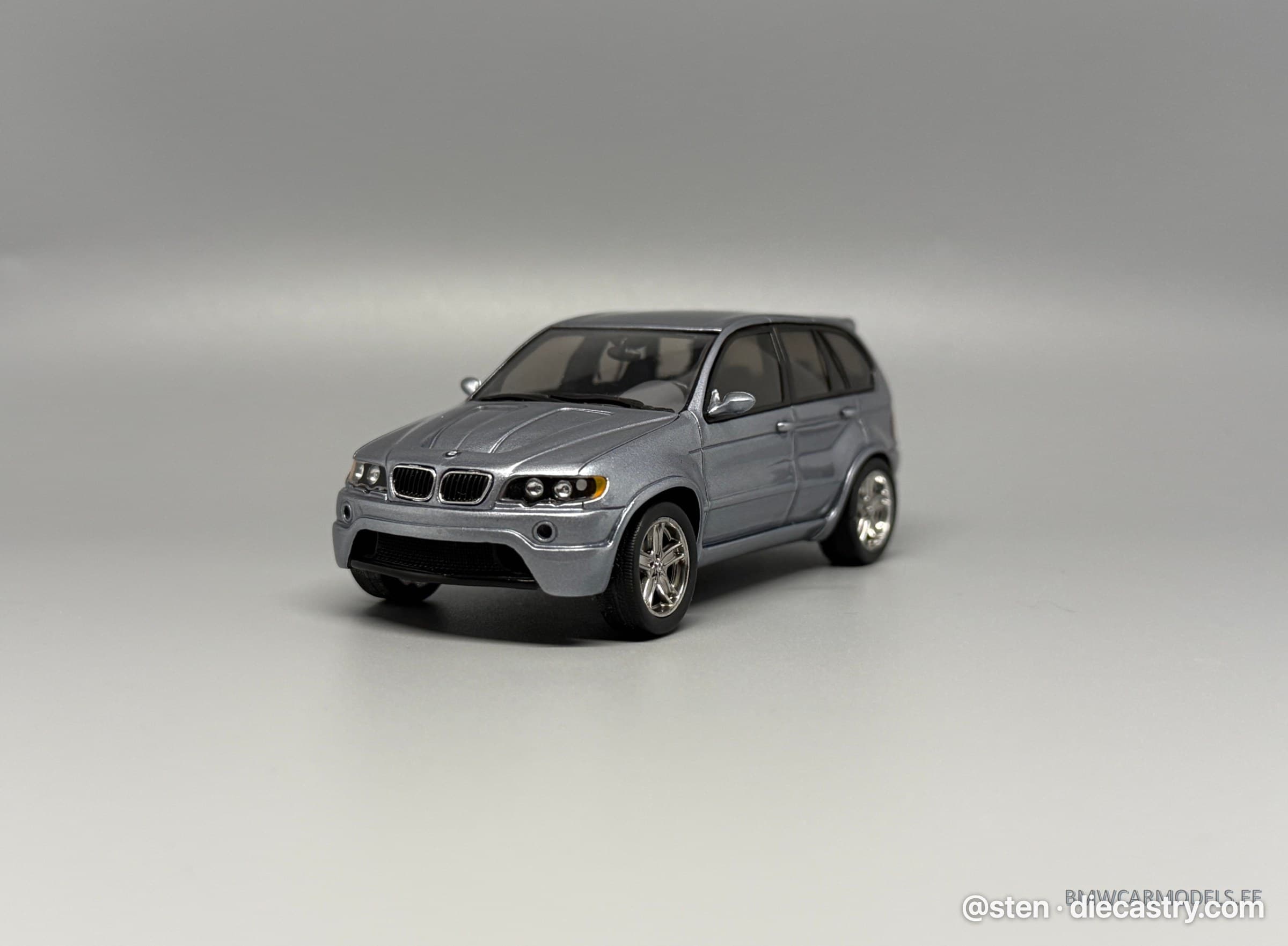 BMW X5 LM 2000 (E53) 1:43 scale diecast model by SPARK Models
