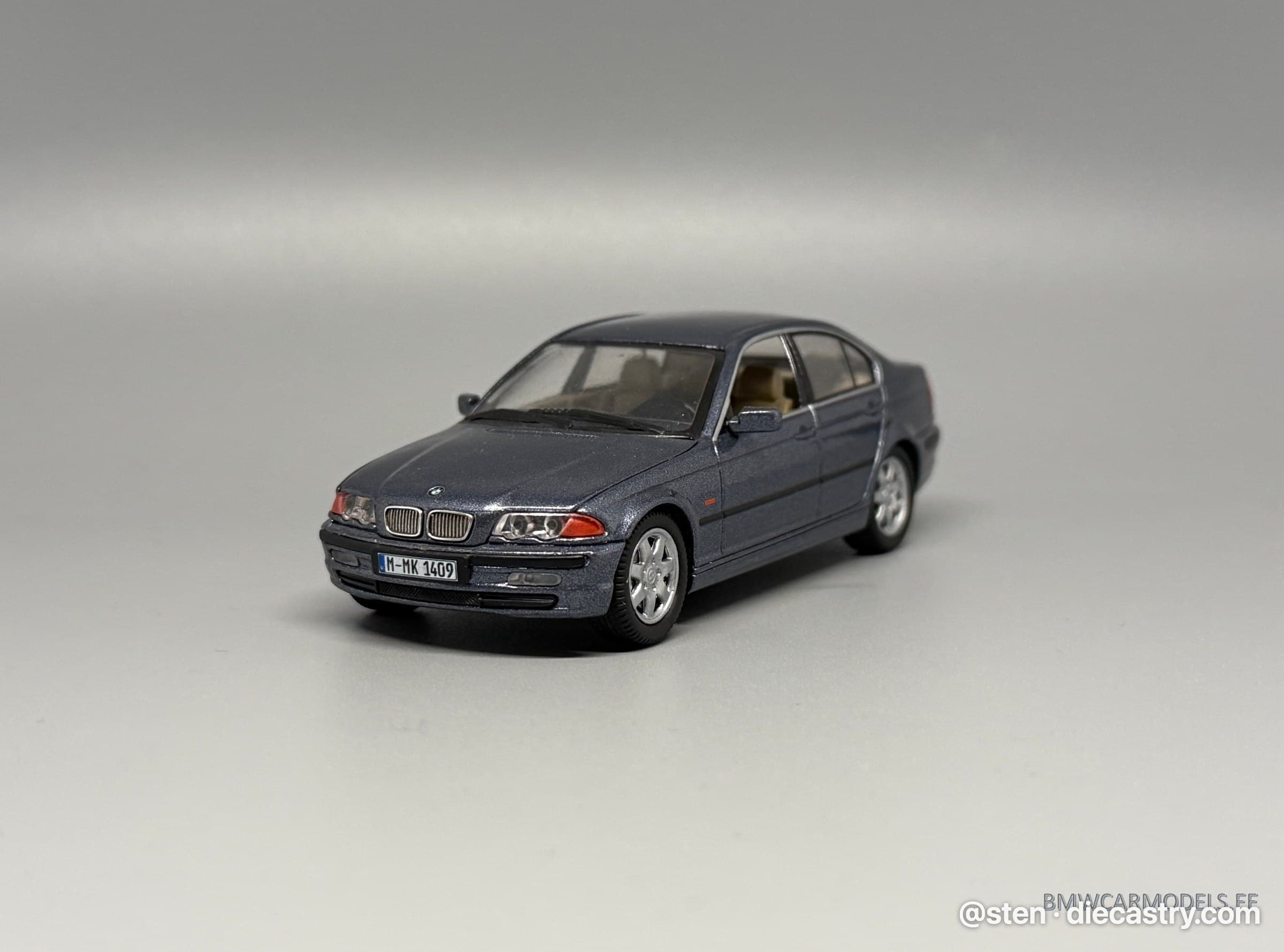 BMW 3.series sedan 1:43 scale diecast model by Schuco