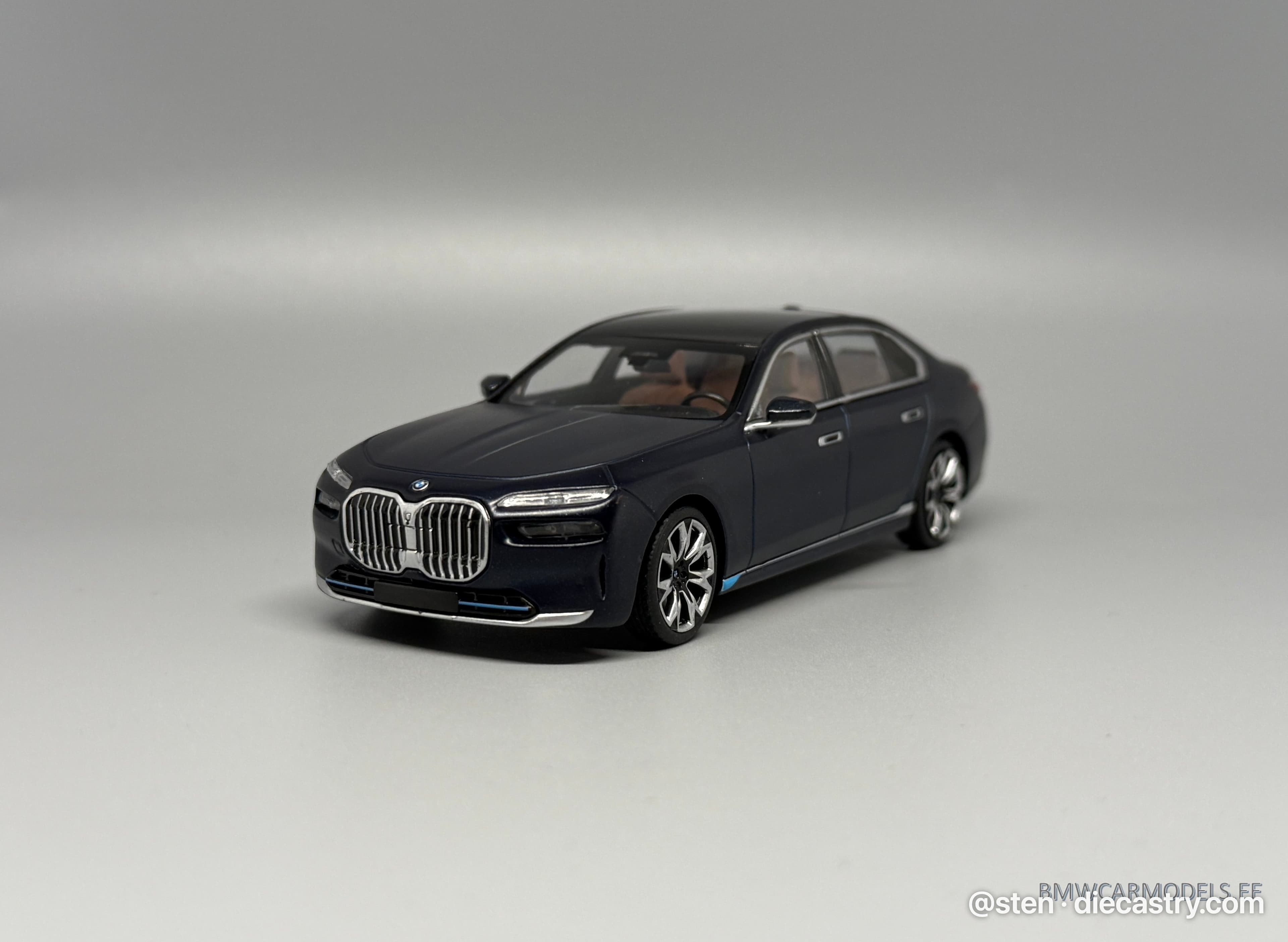 2023 BMW i7 (G70) 1:43 scale diecast model by Minichamps in Frozen Tansanitblau metallic