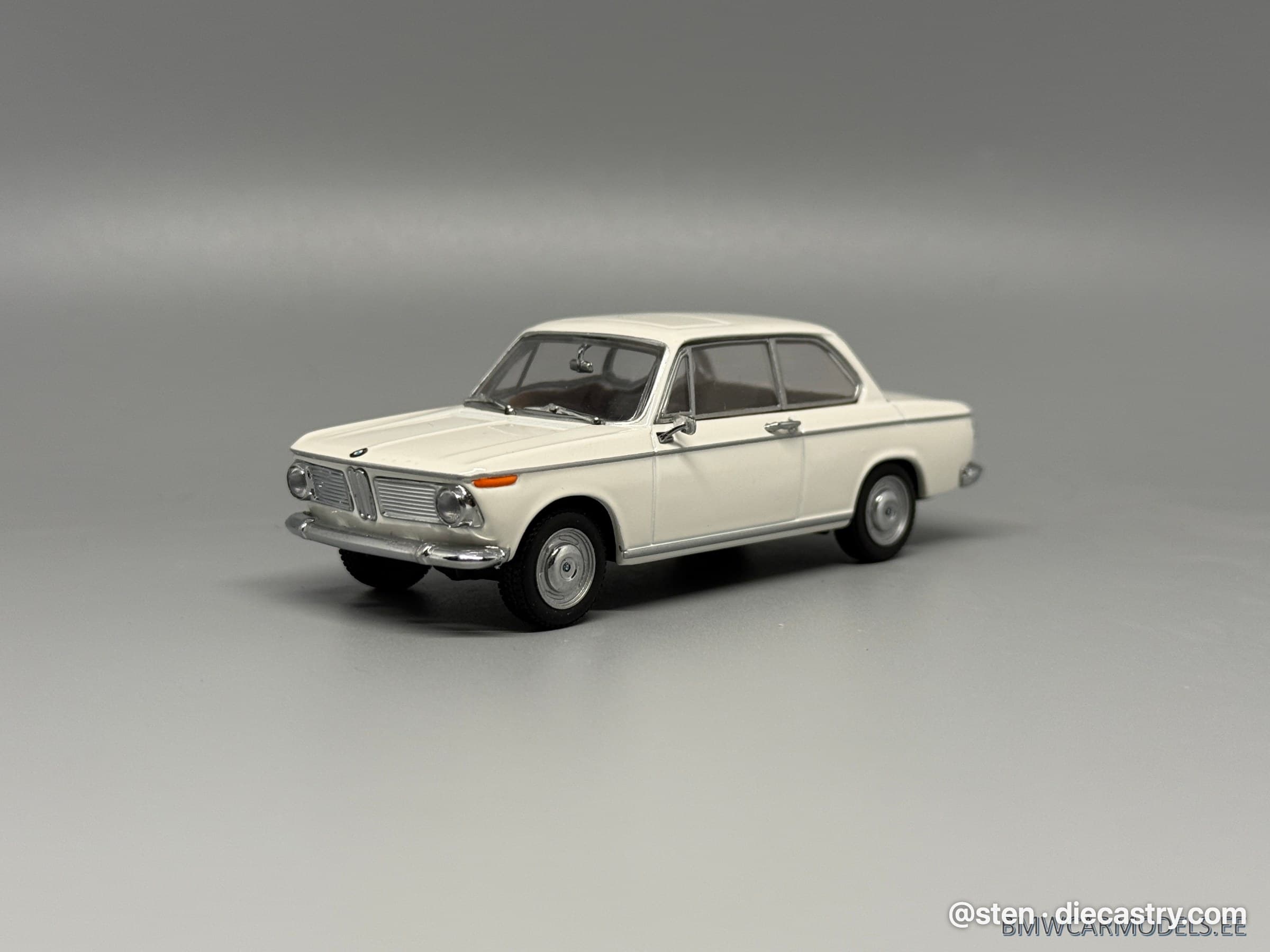 1966 BMW 1600/2 1:43 scale diecast model by Minichamps