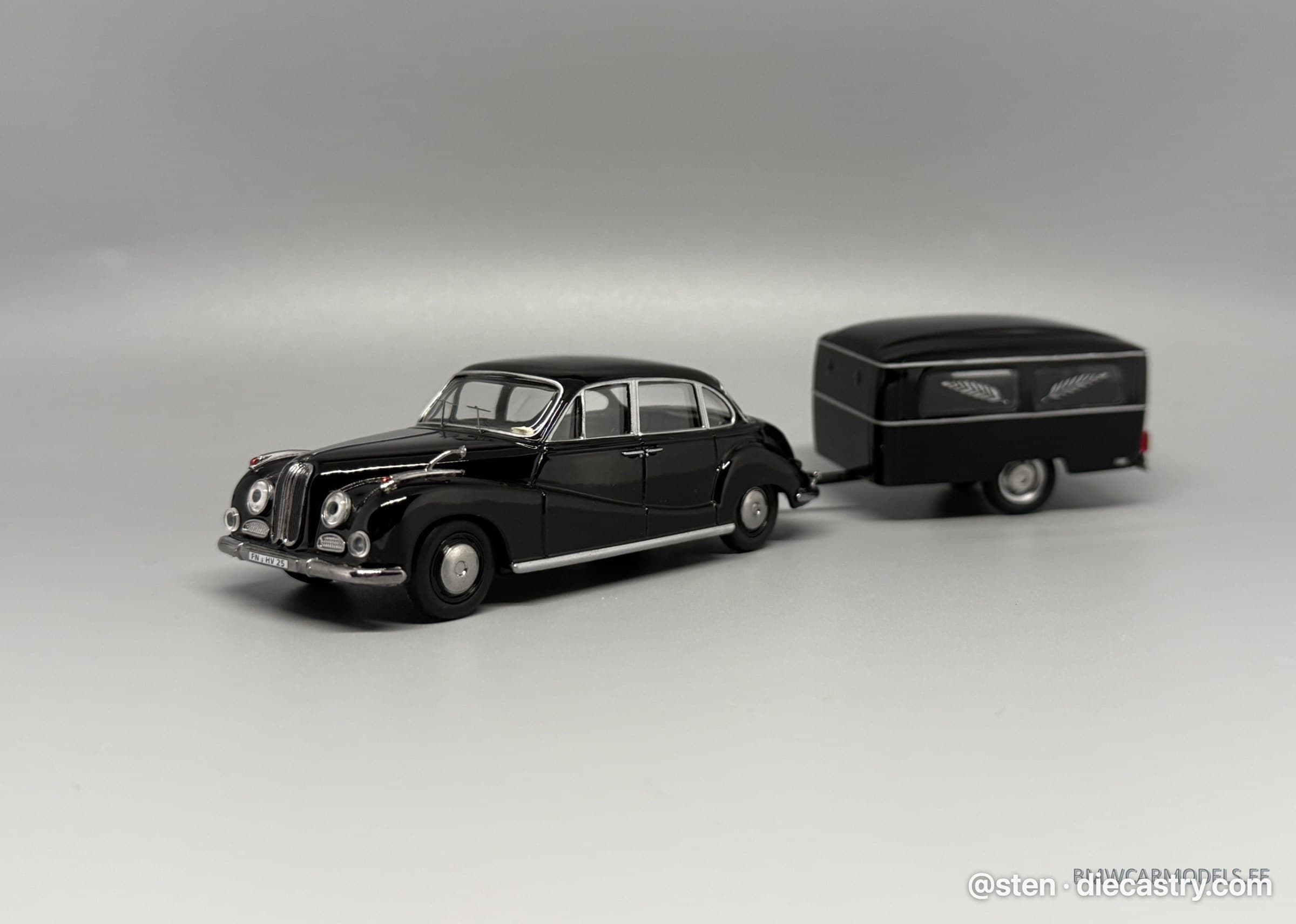 BMW 502 mit Bestattungsanhänger 1:43 scale diecast model by Schuco