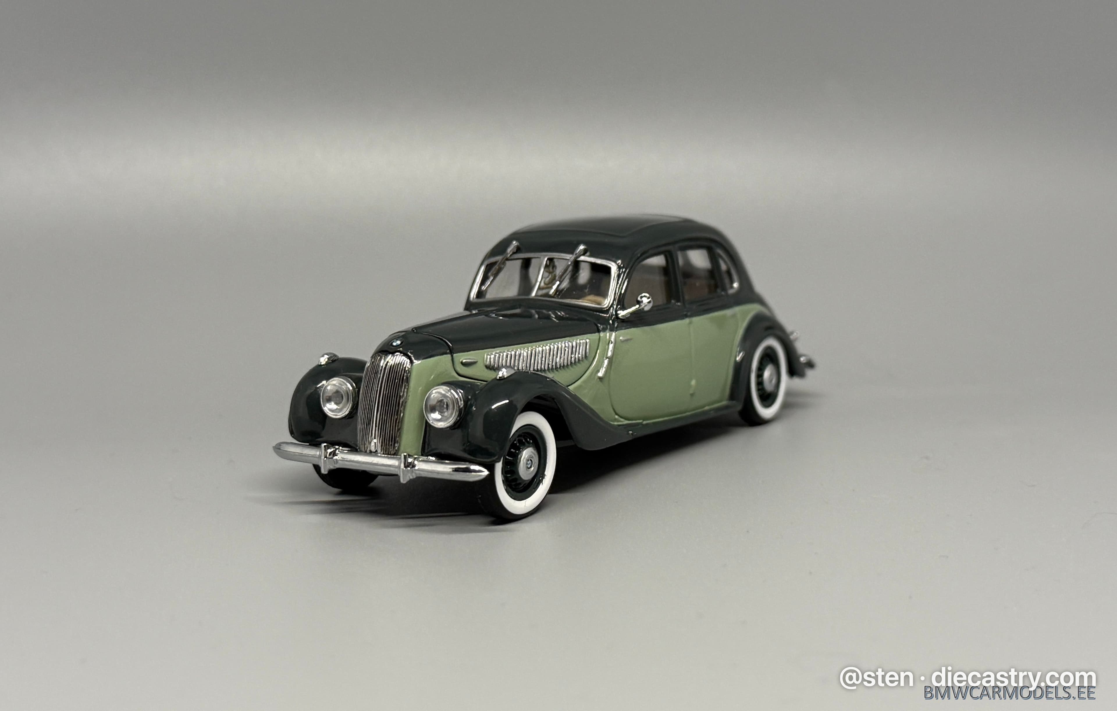 BMW 335 1:43 scale diecast model by Schuco