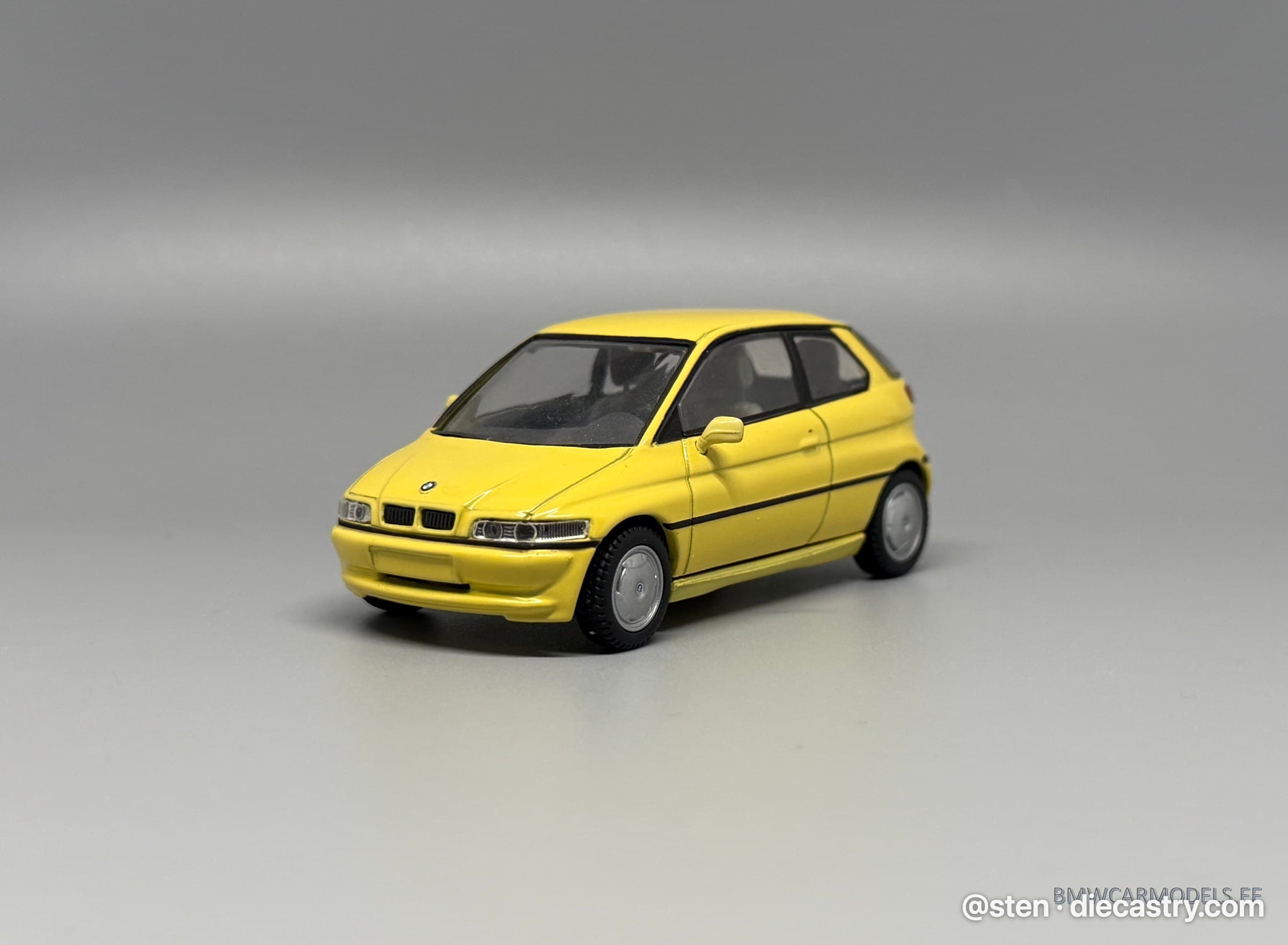 1993 BMW E1 (Z15) 1:43 scale diecast model by Minichamps