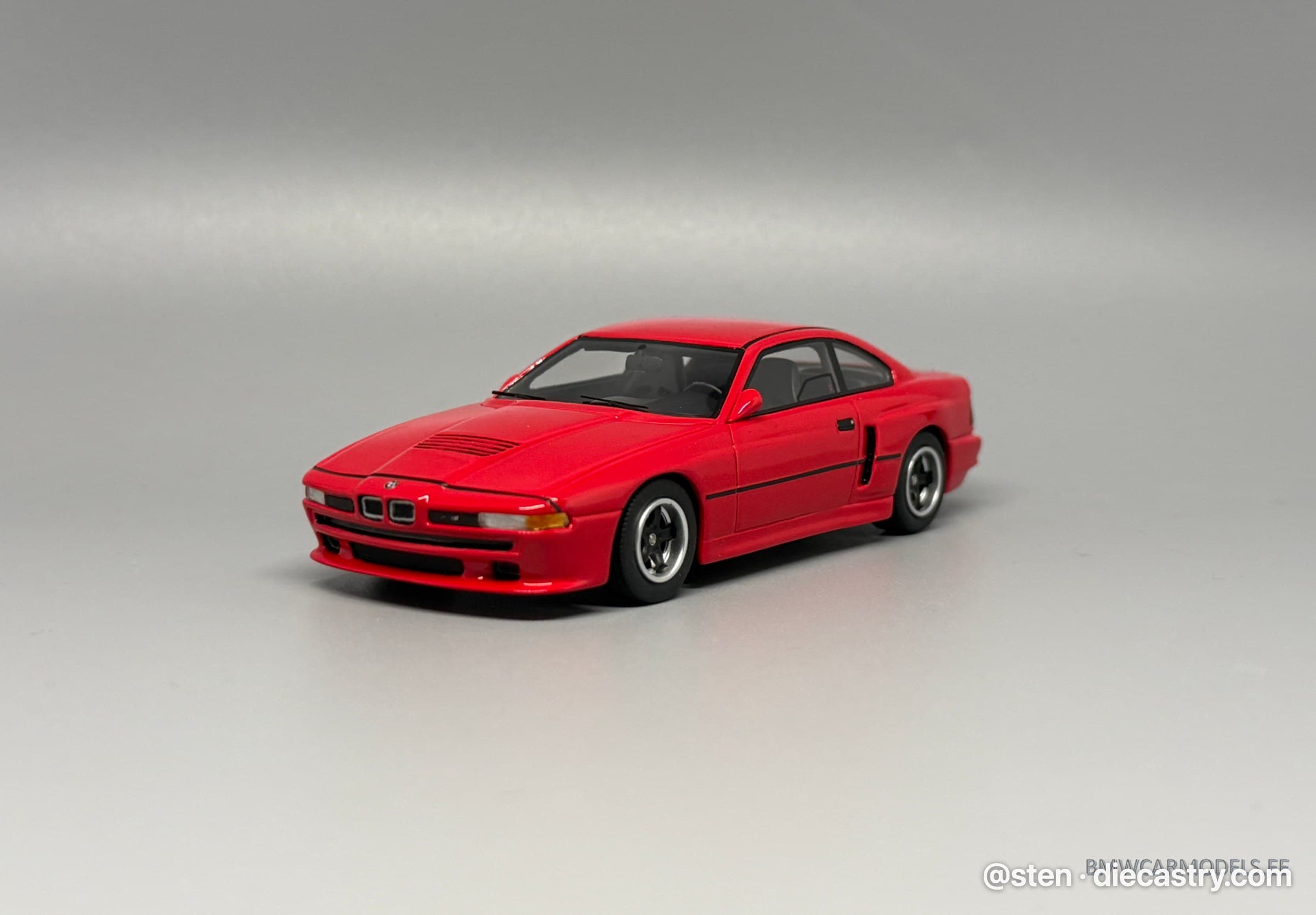 BMW M8 (E31) 1:43 scale diecast model