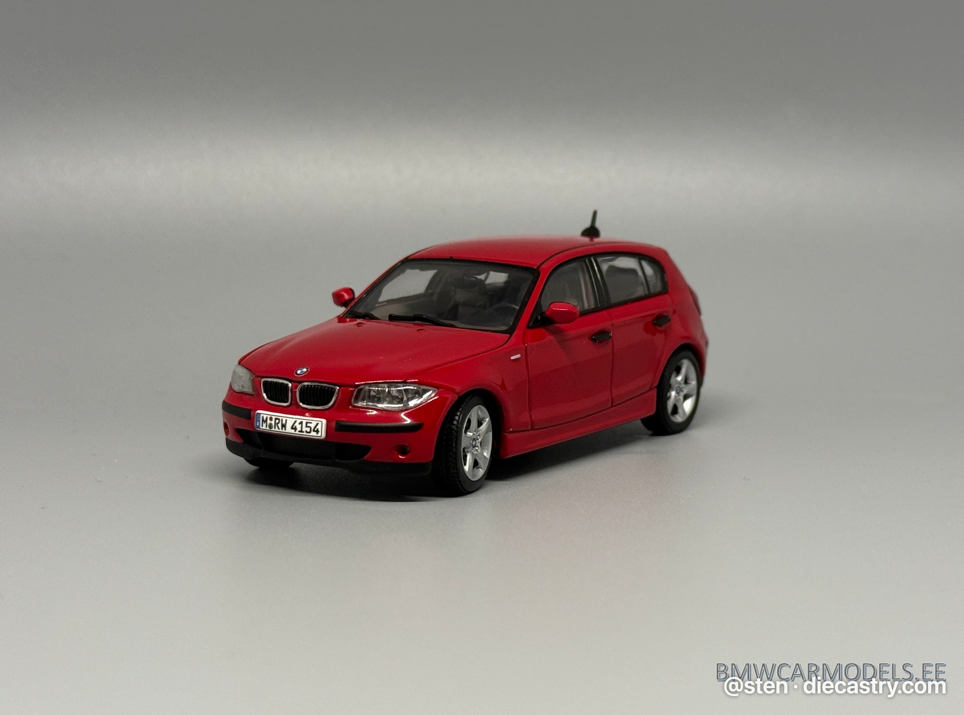 BMW 120i (E87) 1:43 scale diecast model by AUTOart in Japarot