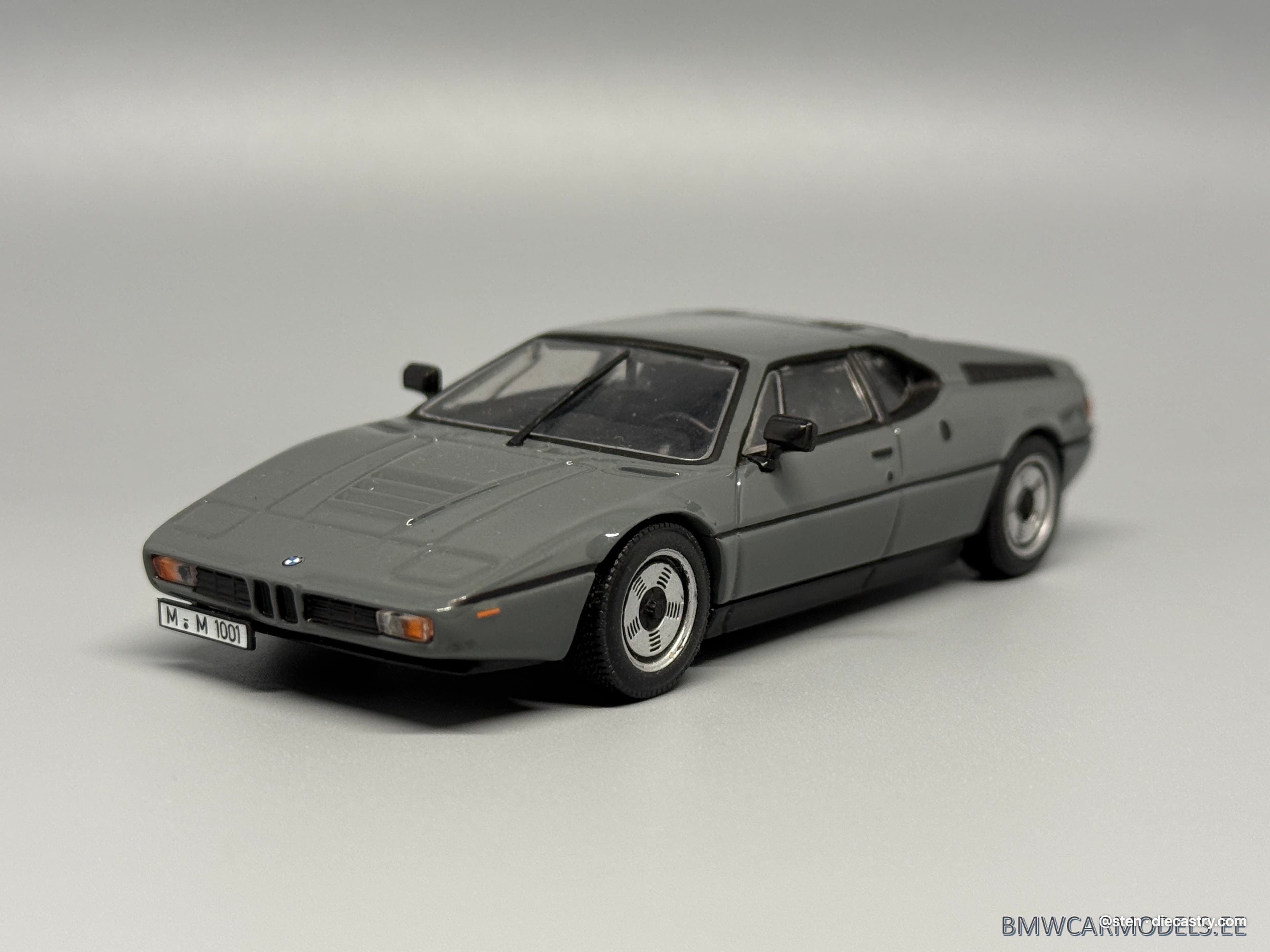 BMW M1 1:43 scale diecast model by Minichamps