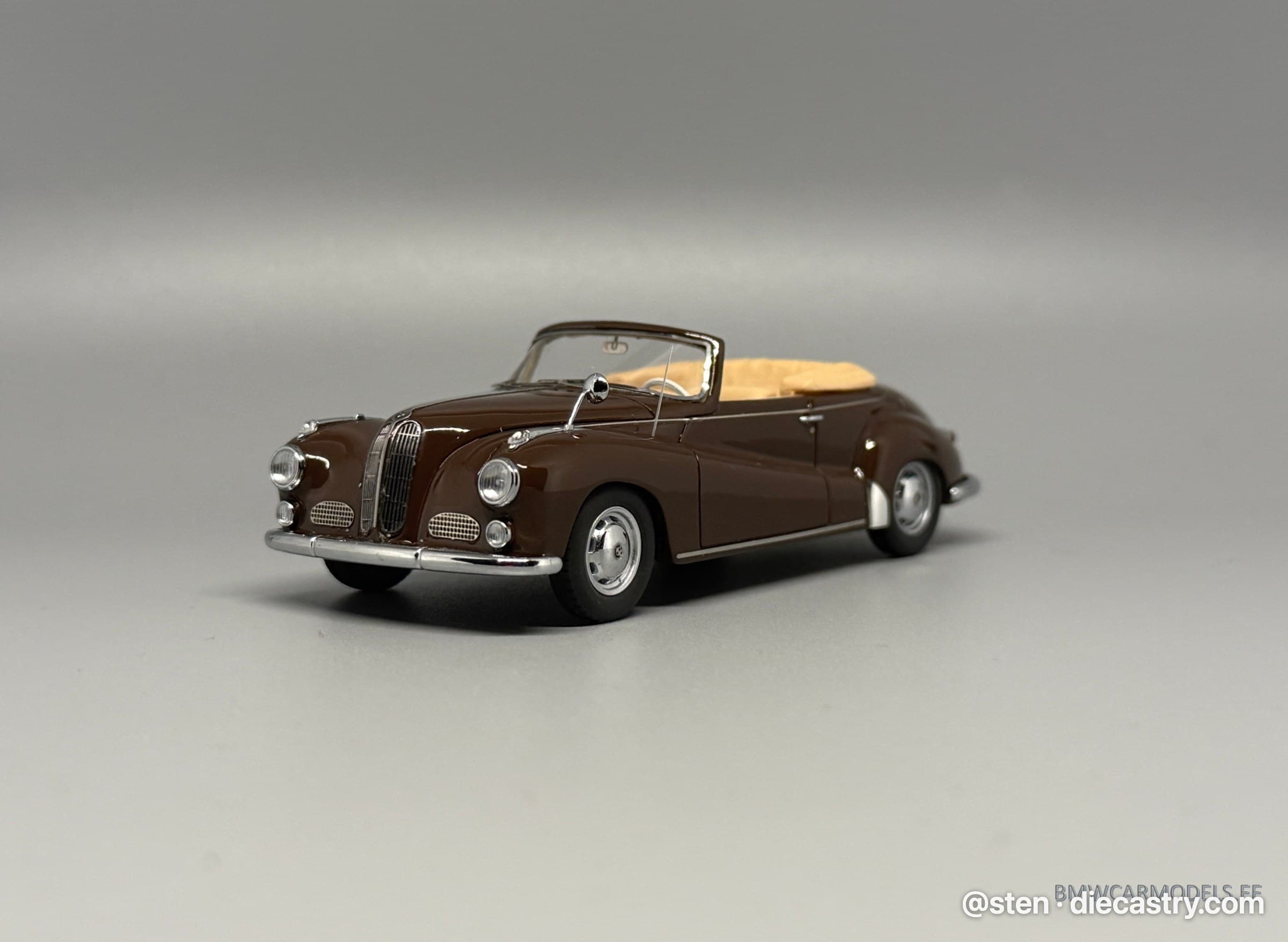 1956 BMW 502 Convertible 1:43 scale diecast model by NEO Scale Models