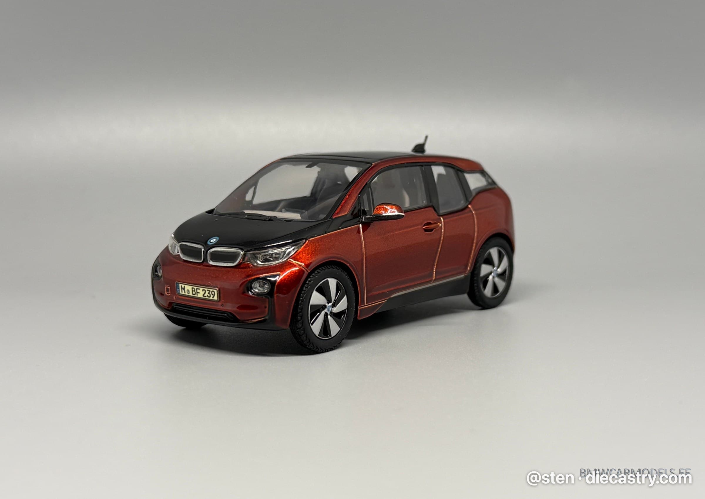 BMW i3 (I01) 1:43 scale diecast model by iScale in Solar Orange