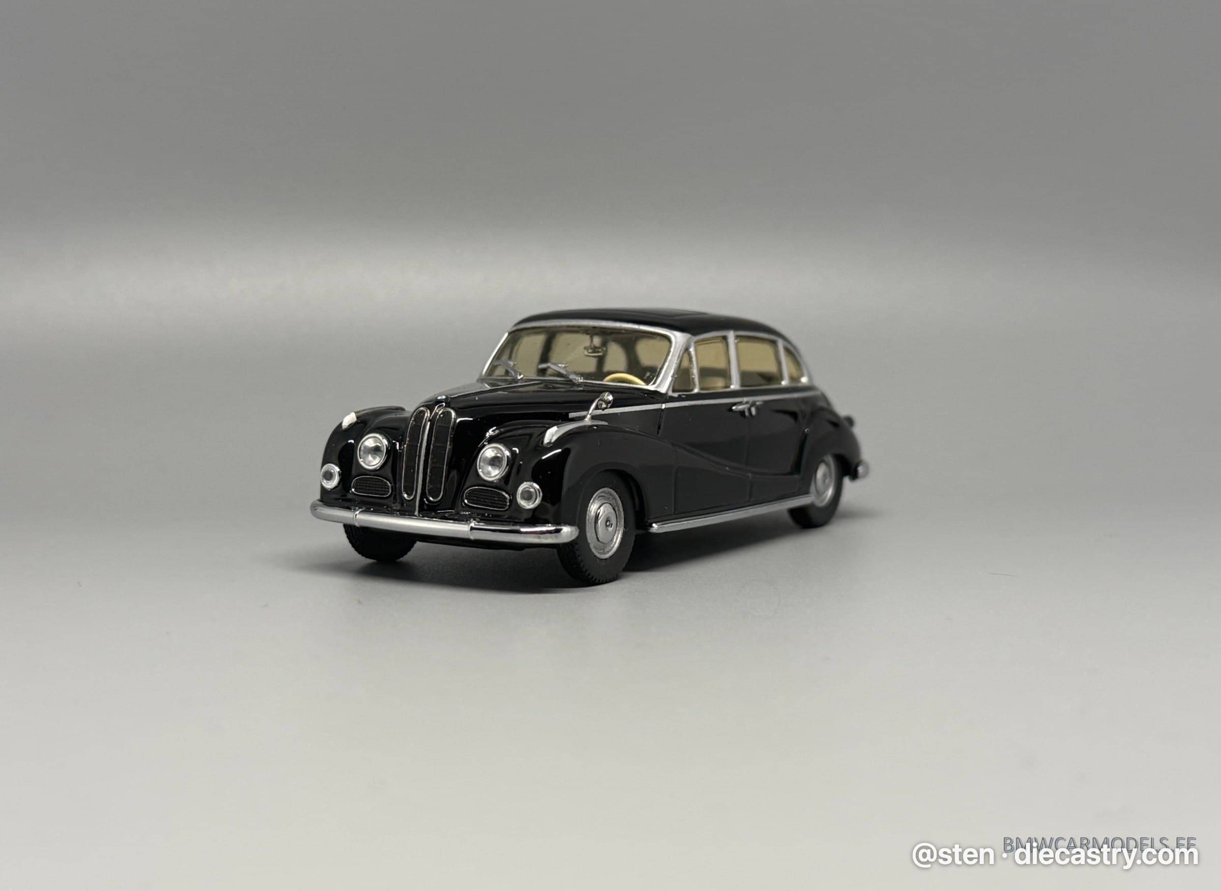 1953 BMW 502 V8 1:43 scale diecast model by Minichamps