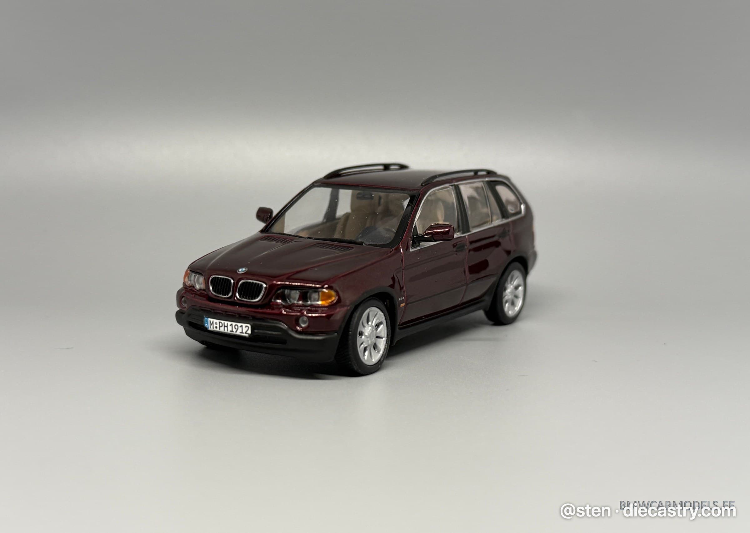 2000 BMW X5 3.0d (E53) 1:43 scale diecast model by Minichamps in Dark Burgundy Metallic