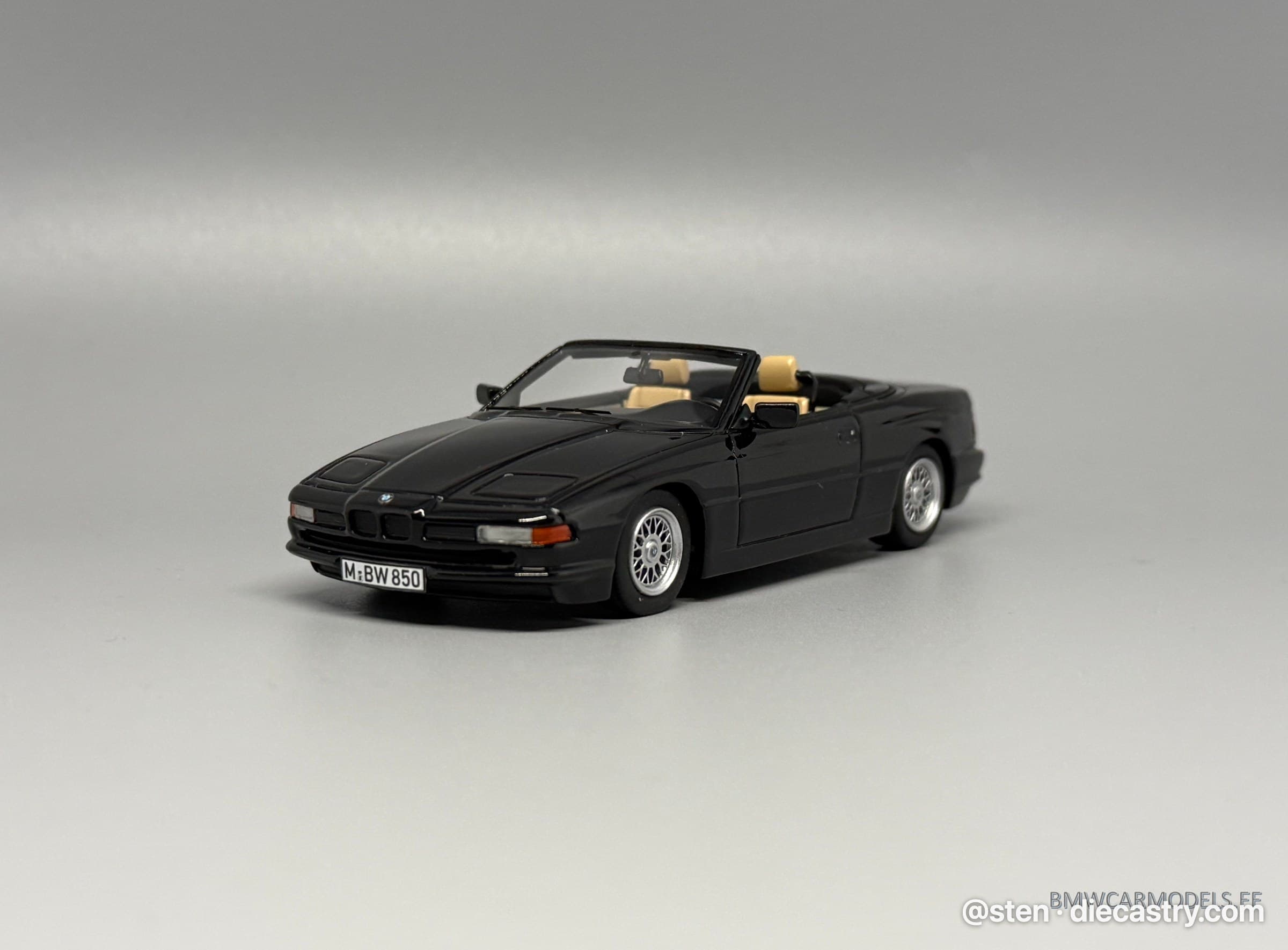 BMW 850 Ci Cabriolet (E31) 1:43 scale diecast model