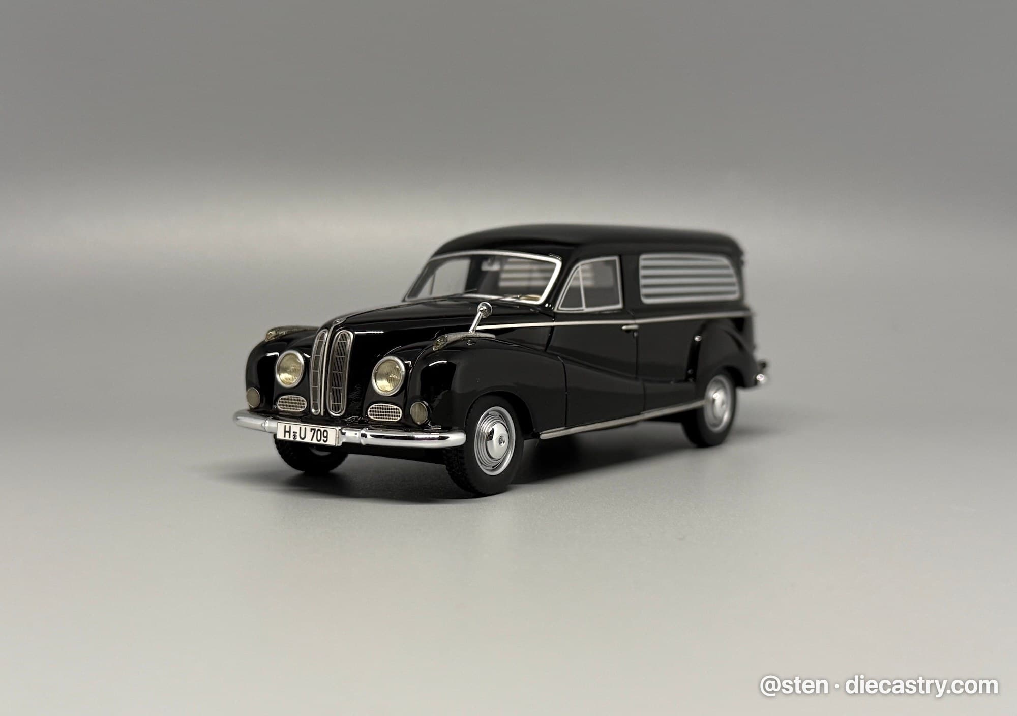 BMW 502 Barockengel Funeral 1:43 scale diecast model by Schuco