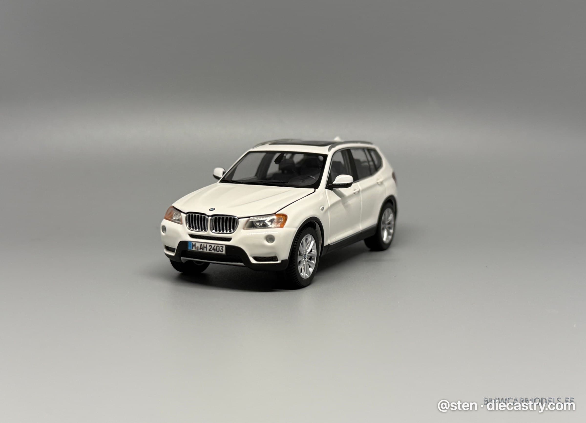 BMW X3 (F25) 1:43 scale diecast model by Schuco in Alpine White