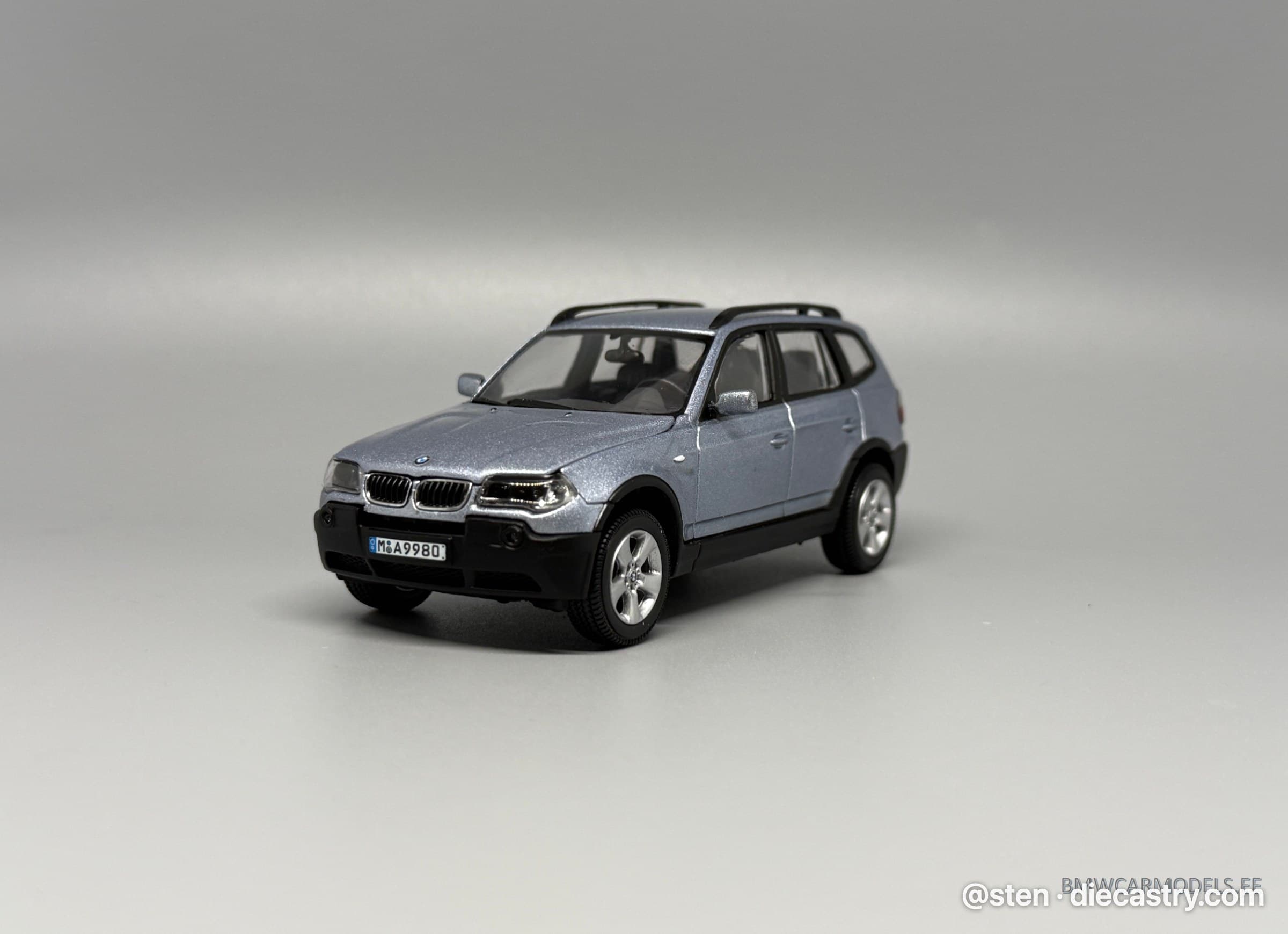 BMW X3 3.0d (E83) 1:43 scale diecast model by Kyosho