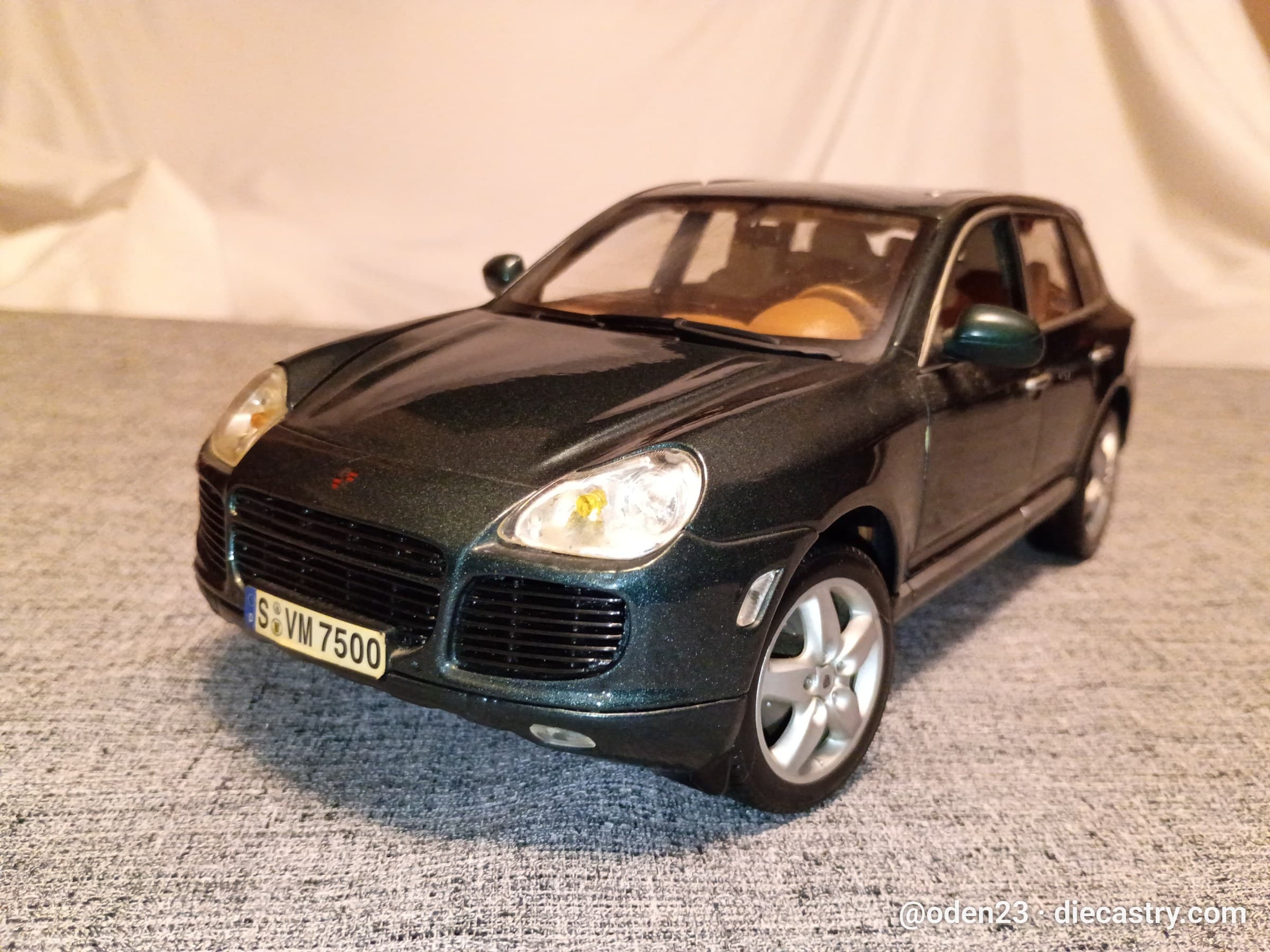 2003 Porsche Cayenne Turbo 1:18 scale diecast model by Maisto in Dark Teal Metallic