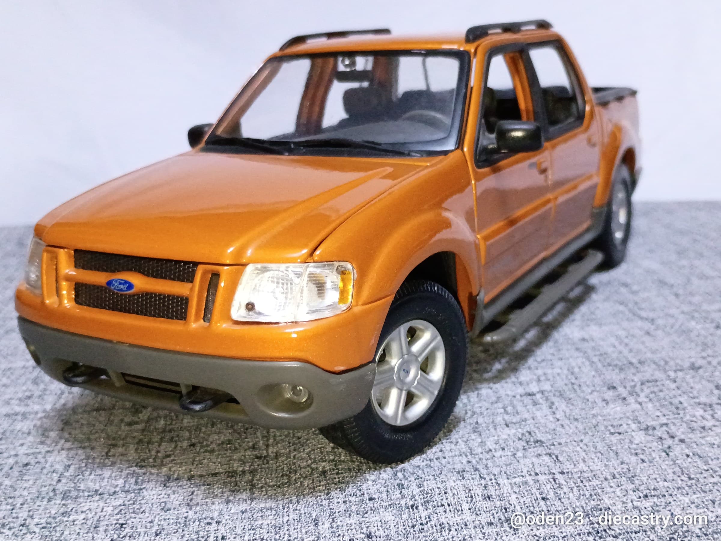 2001 Ford Explorer Sport Trac 1:18 scale diecast model by Maisto in Mandarin Gold Metallic