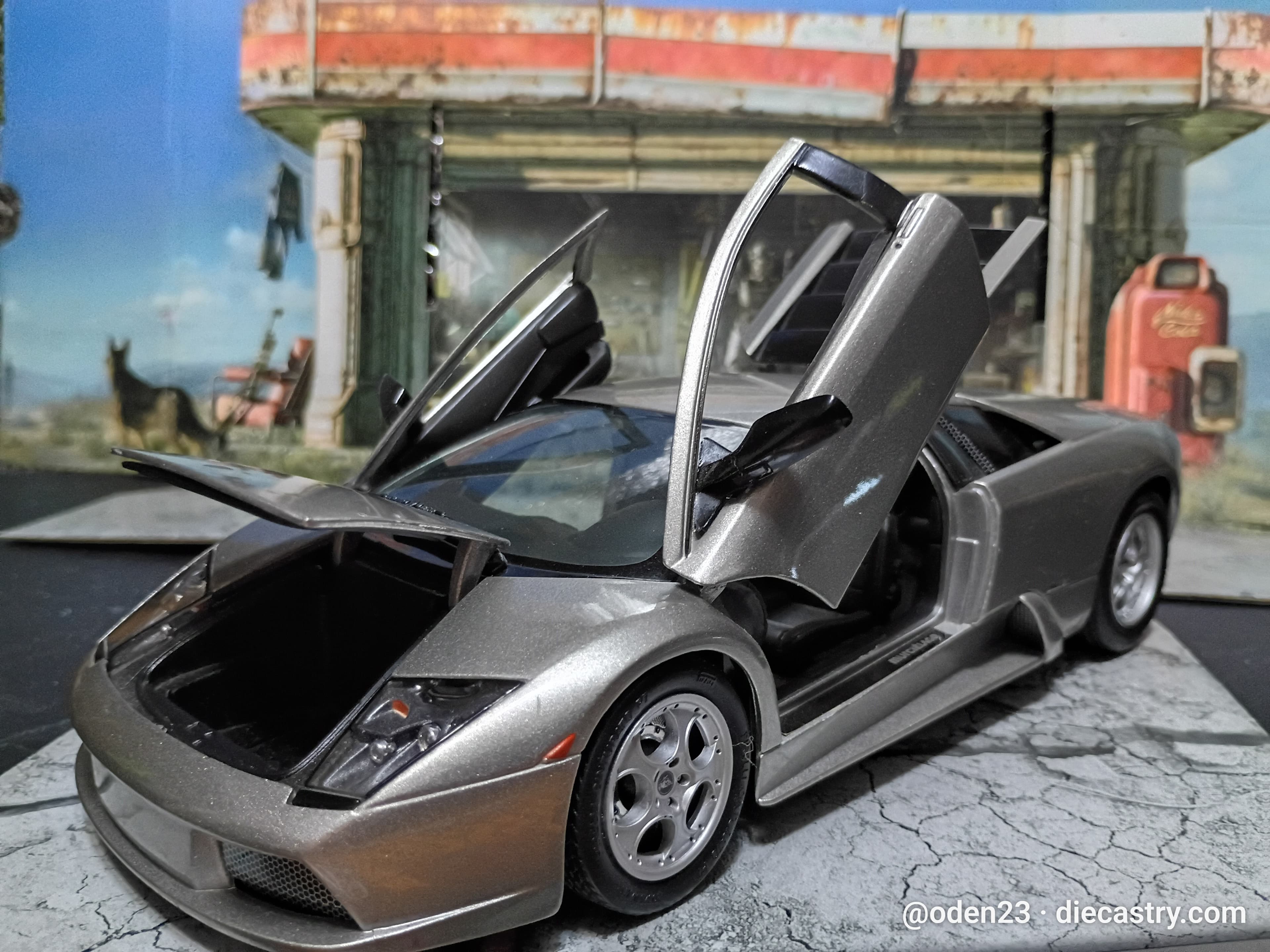 2002 Lamborghini Murcielago 1:18 scale diecast model by Maisto