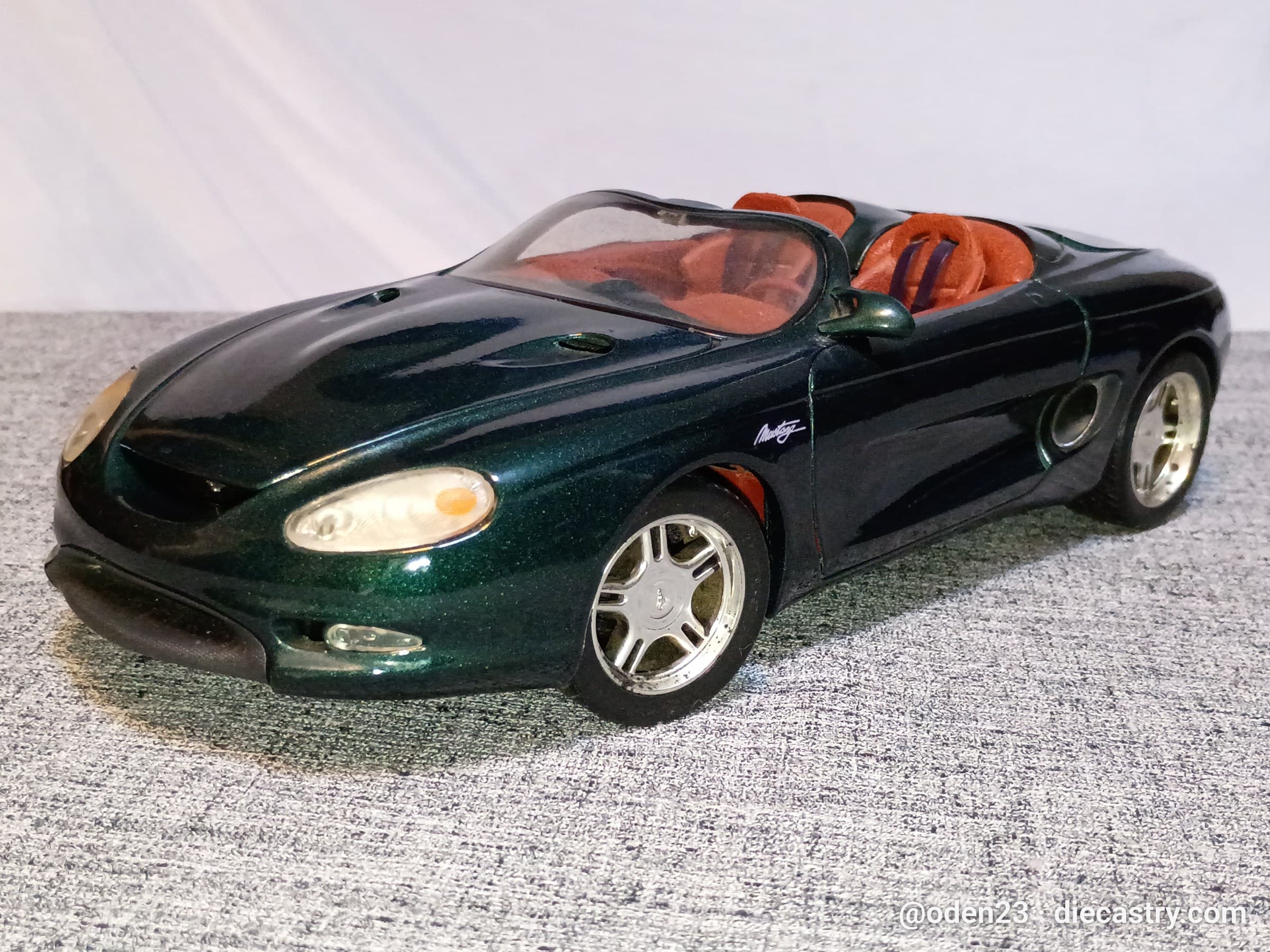 1993 Ford Mustang Mach III 1:18 scale diecast model by Maisto