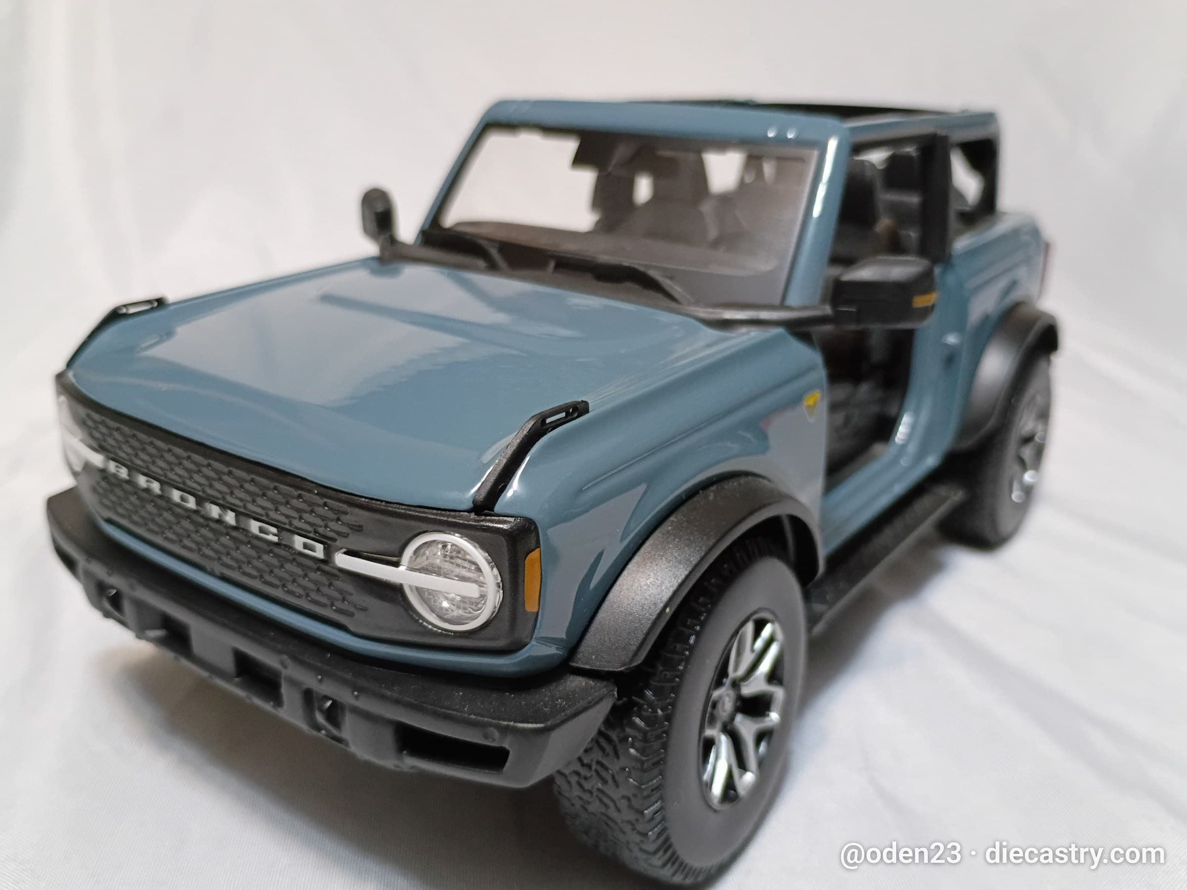 2020 Ford Bronco 1:18 scale diecast model by Maisto in Area 51