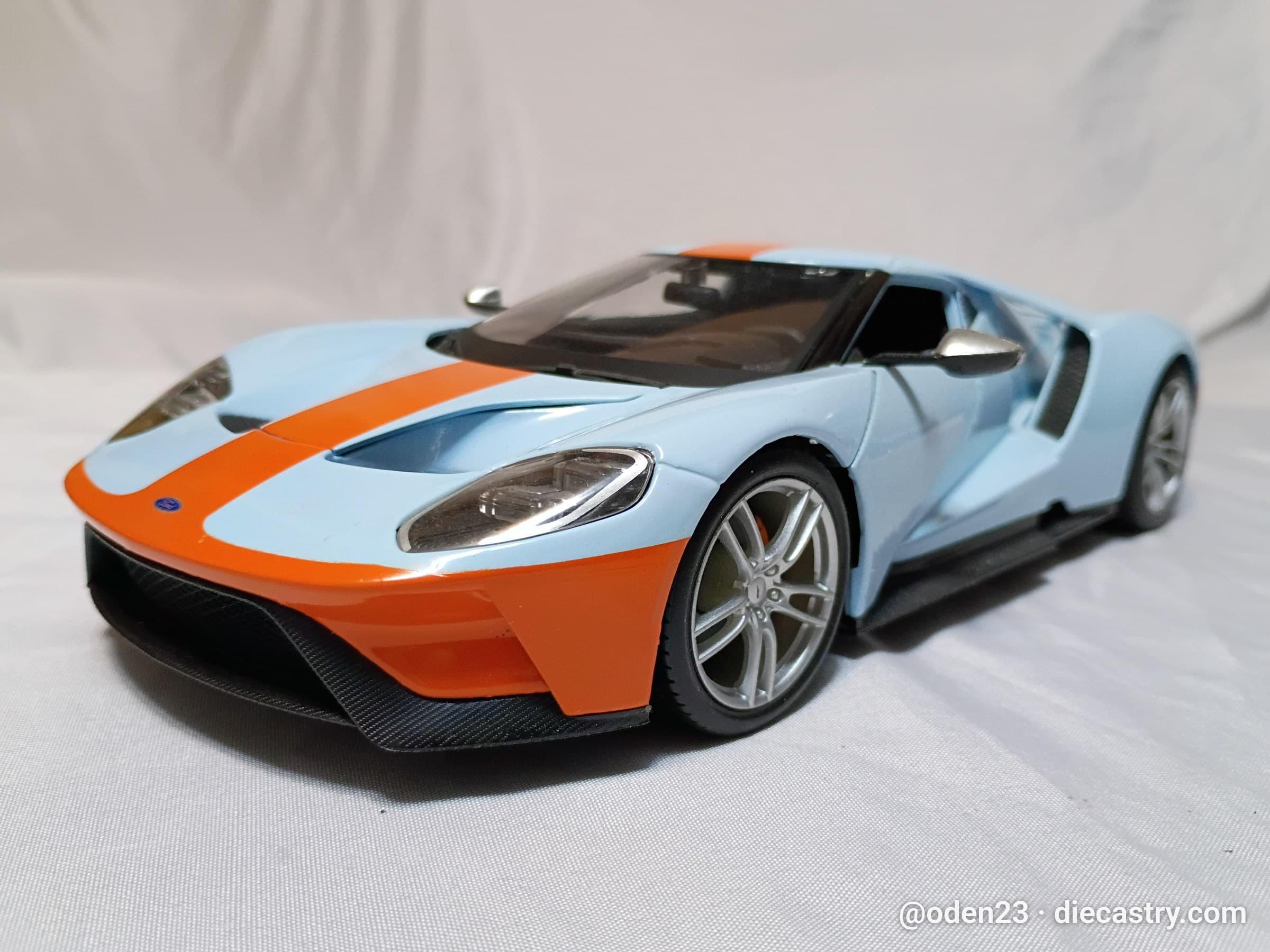 2019 Ford GT 1:18 scale diecast model by Maisto in Gulf Livery