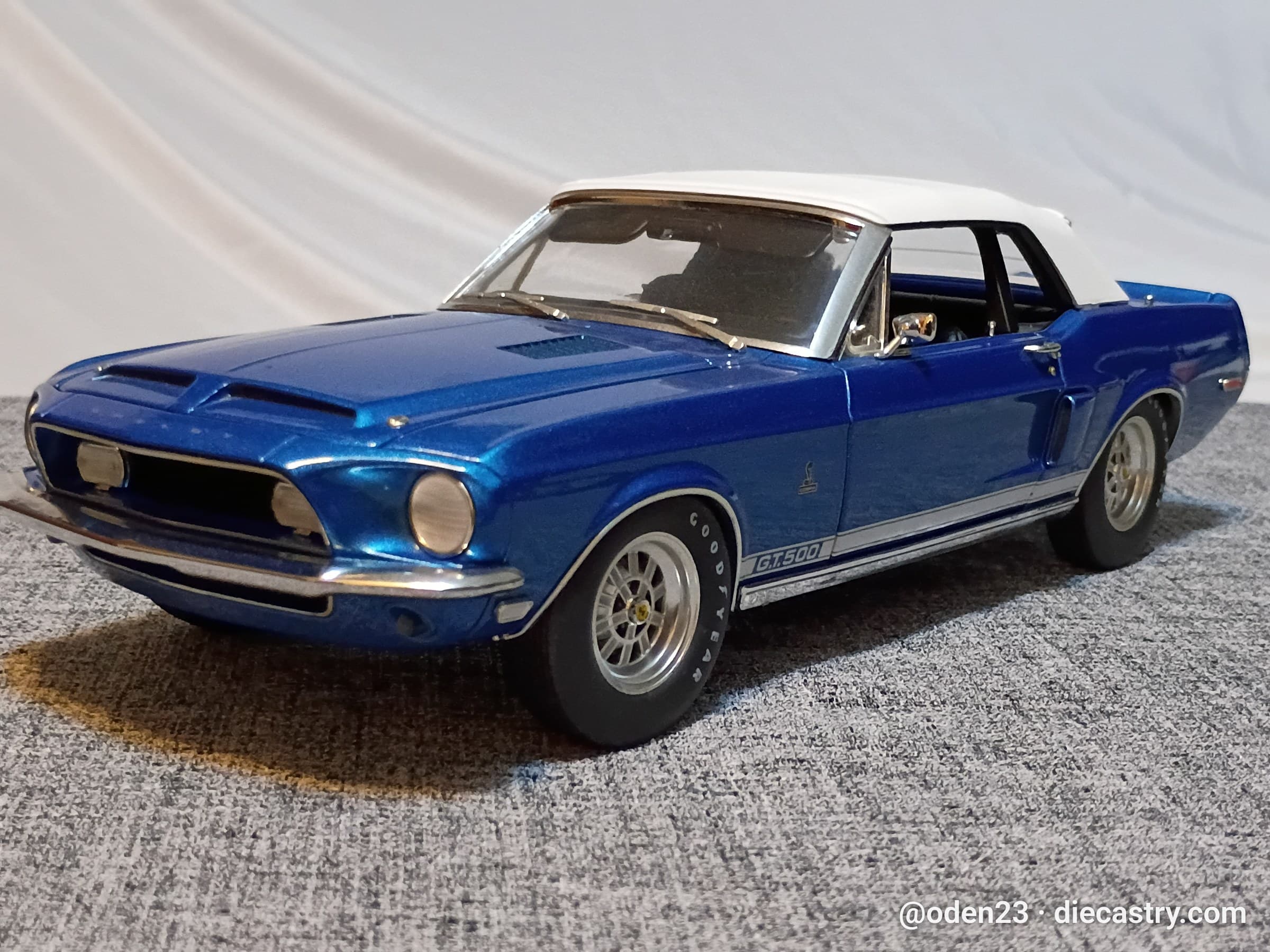 Ford Mustang Shelby GT500 1:18 scale diecast model