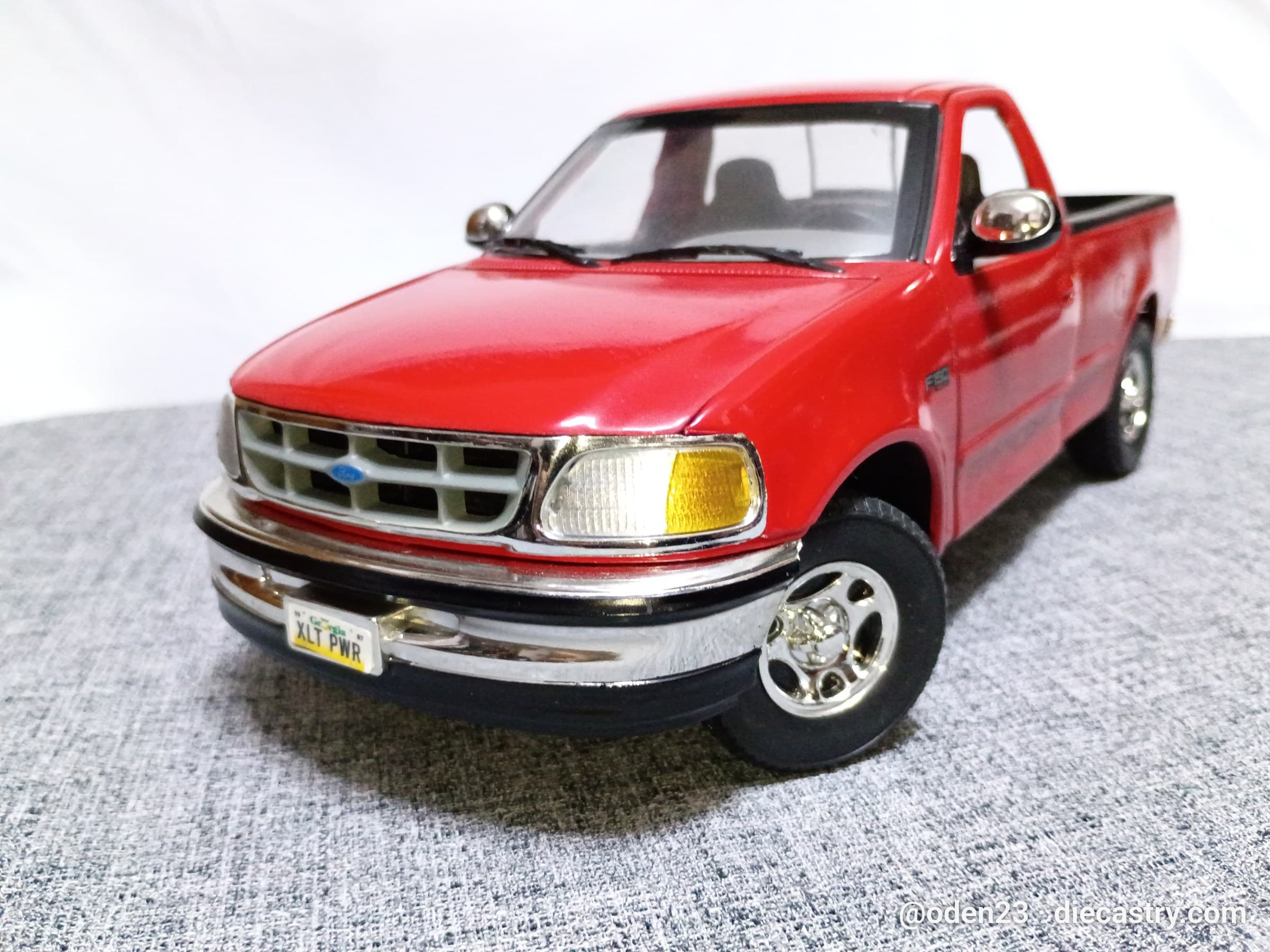 Ford F-150 1:18 scale diecast model