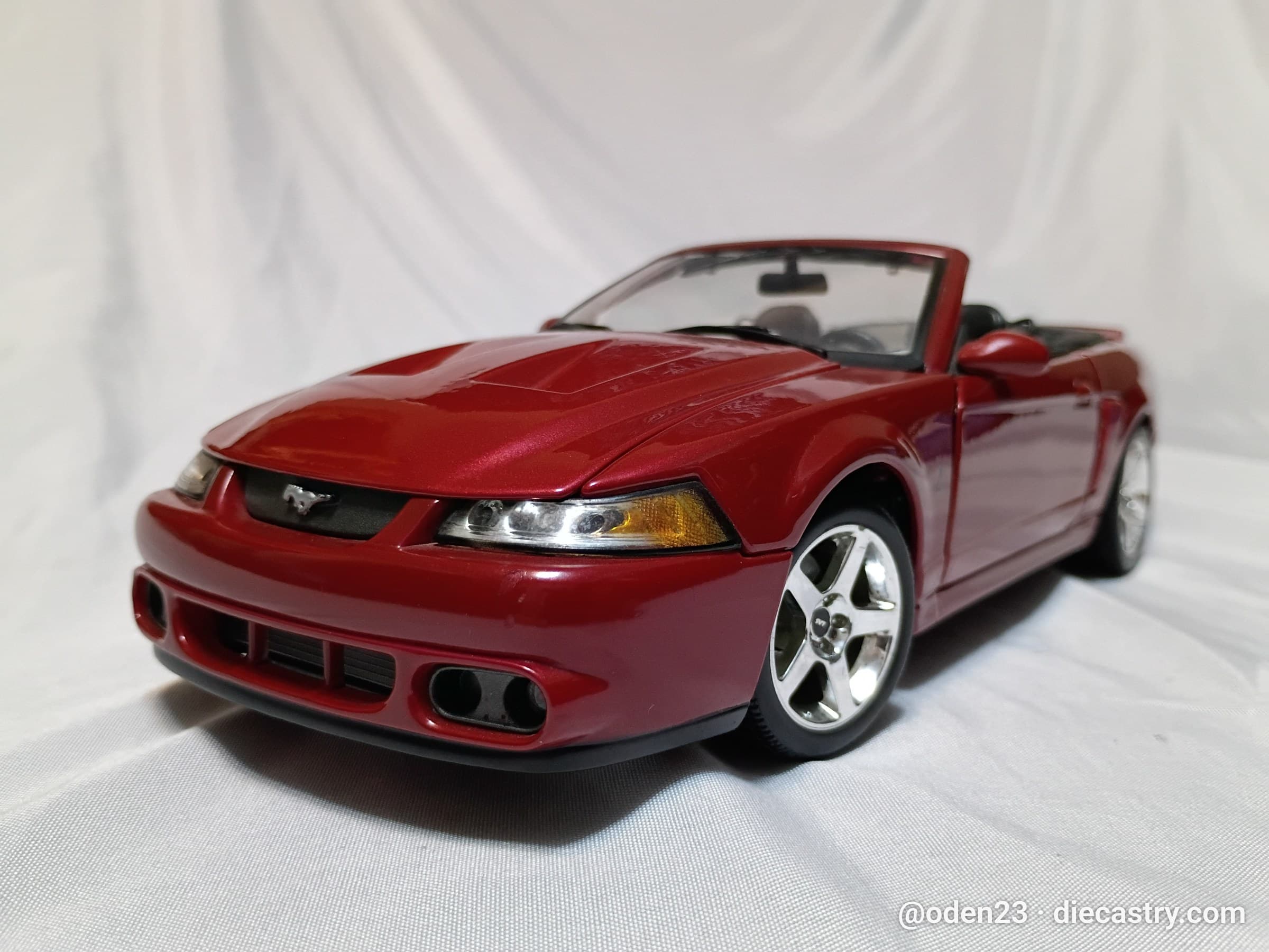2003 Ford Mustang Cobra 1:18 scale diecast model by Maisto in Redfire